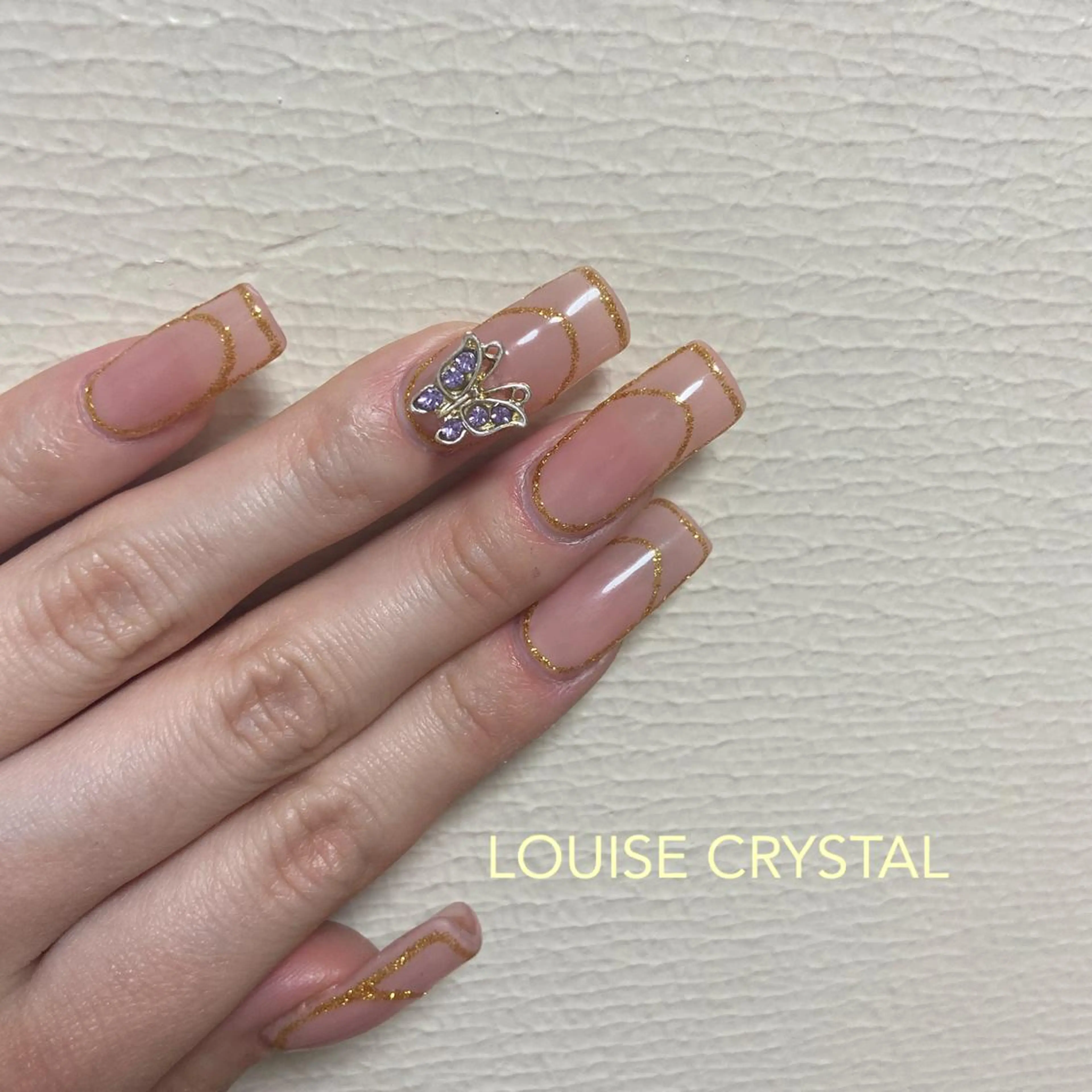ネイル LOUISE CRYSTALのネイルデザイン