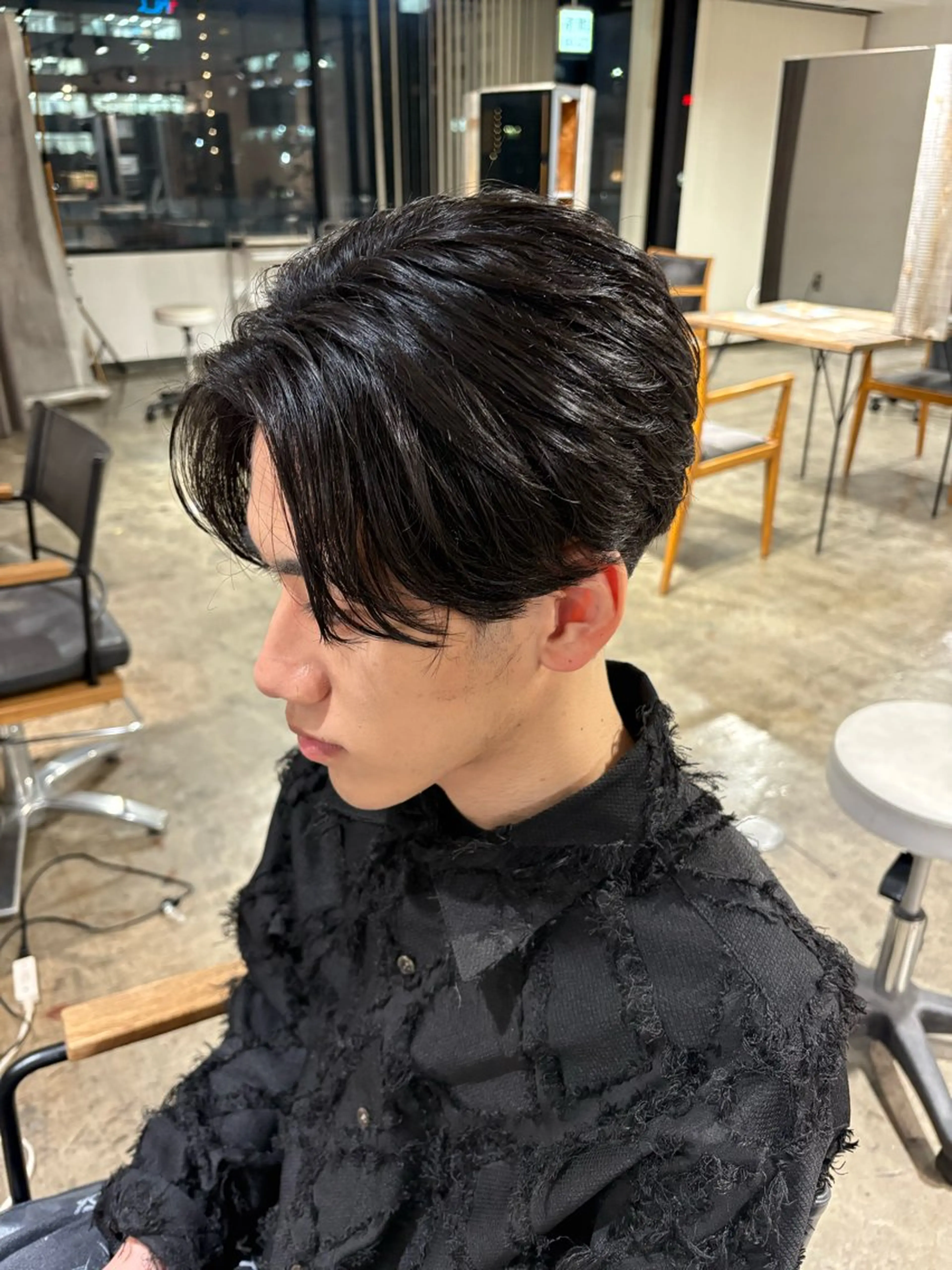 ショート パーマ メンズ センターパート ダウンパーマ フェザーパーマ カルマパーマ メンズ韓国風 カット パーマ become men's hair 名駅店所属・名駅/フェザーパーマ 韓国ヘア/森岡のヘアスタイル