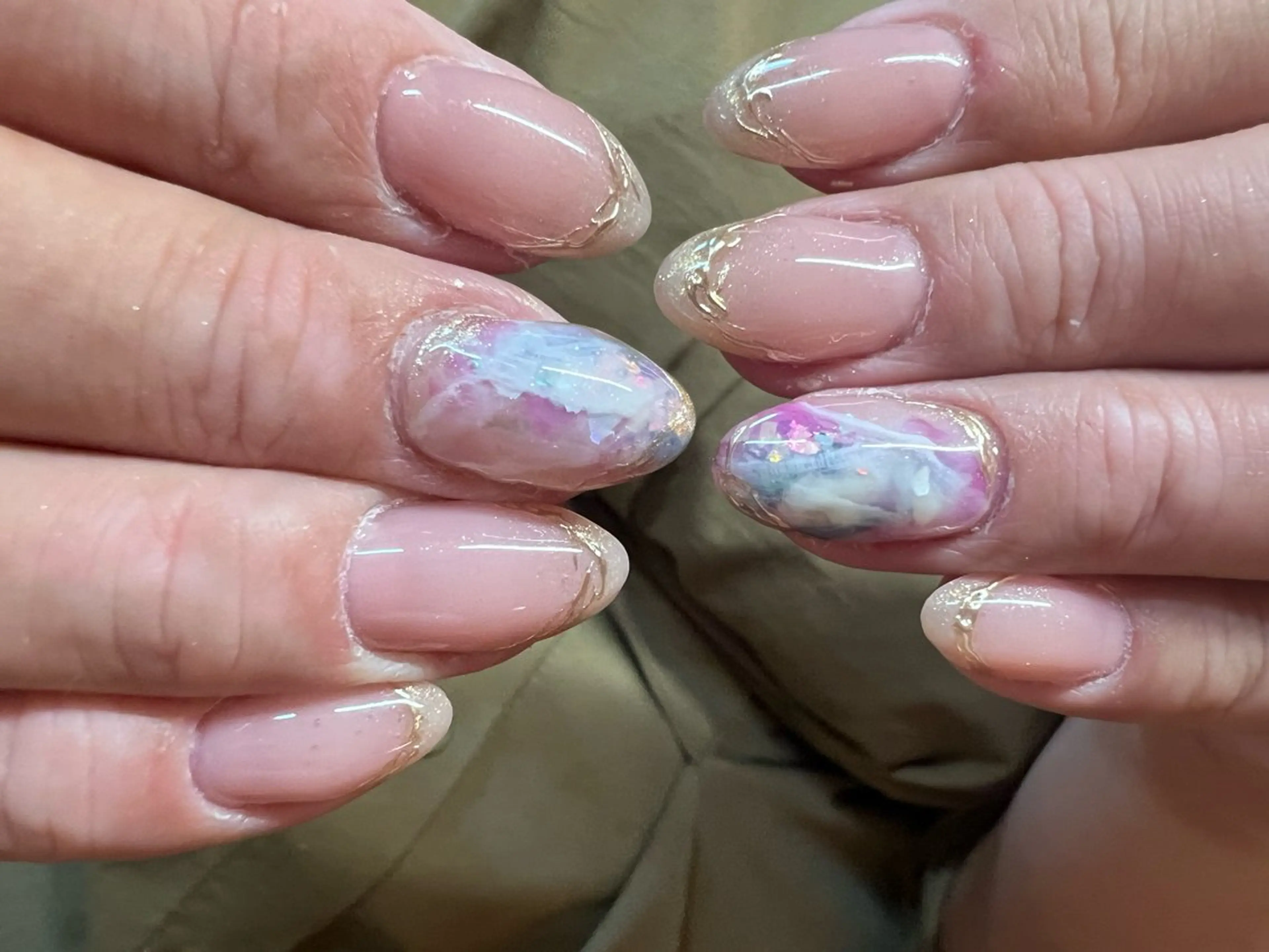 ネイル オーロラネイル クリアネイル 長さ出し フットネイル フレンチネイル ハンドネイル リボン、ガーリー パーツ放題専門店のネイルデザイン