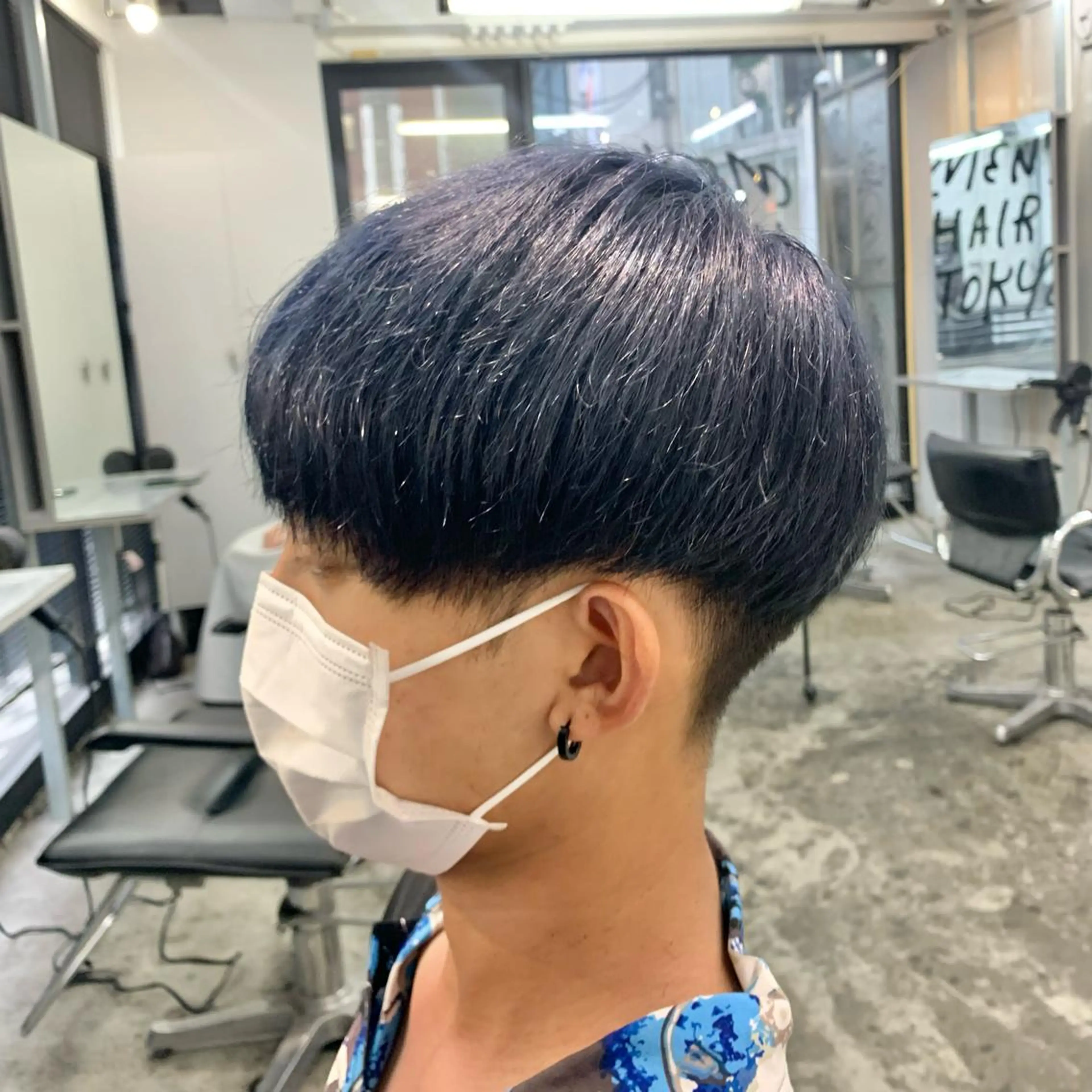 ショート カラー メンズ 黒髪 ブルーカラー ブルーブラック カット ヘアカラー メンズ特化美容師/ 藤戸 椋のヘアスタイル