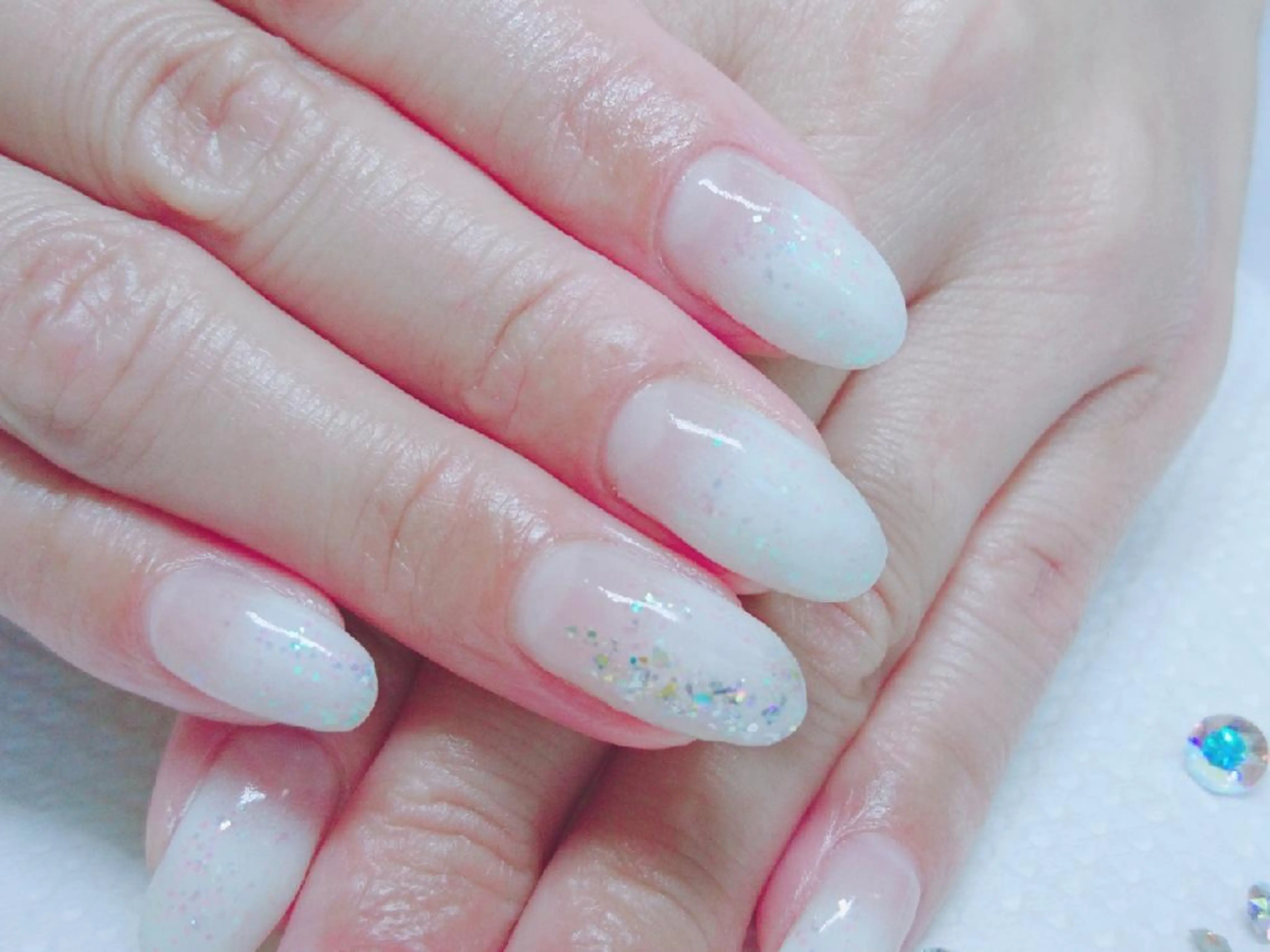 ネイル グラデーション ホワイト プライベートサロン Rosy Lilyのネイルデザイン