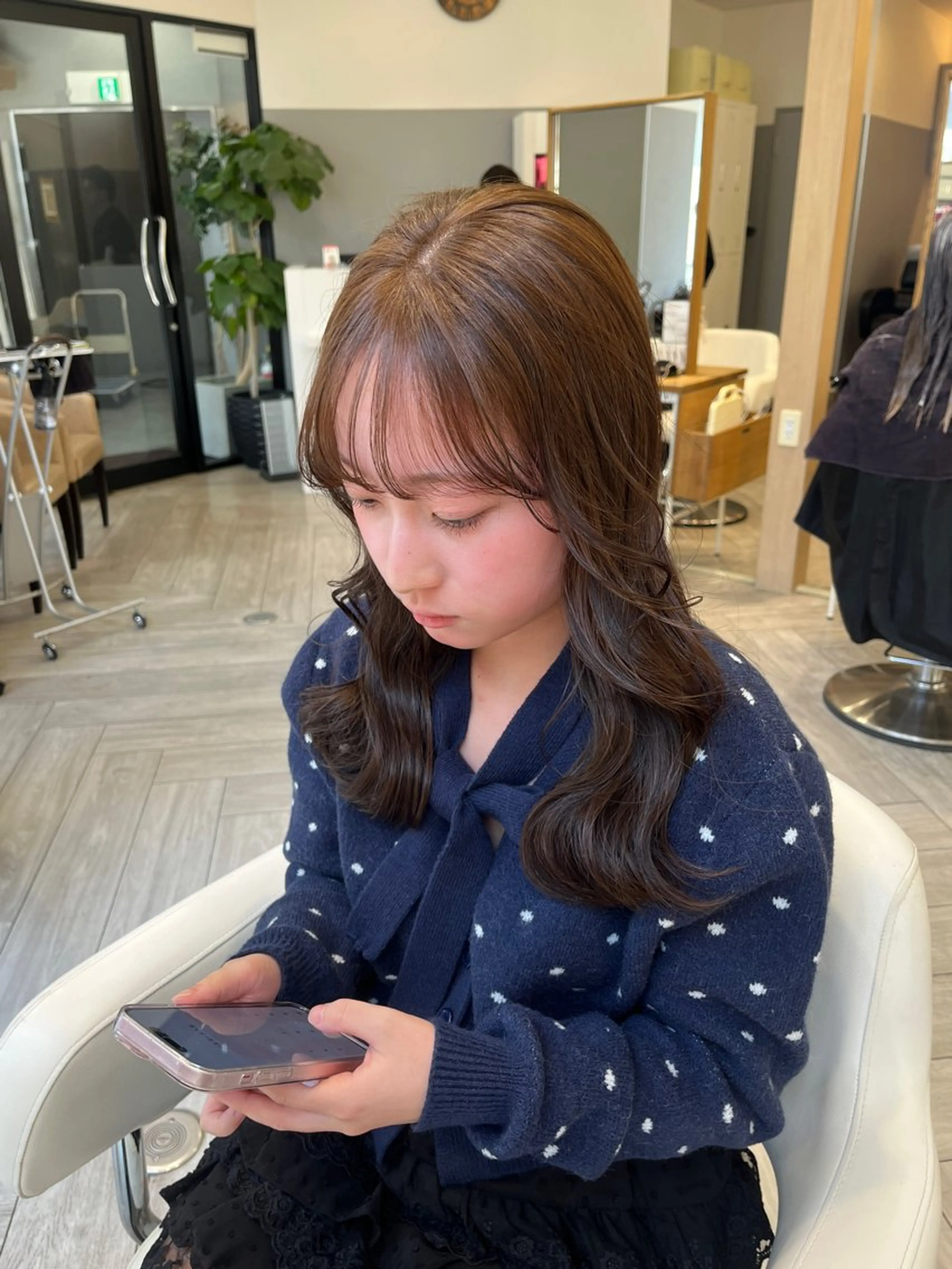 ロング カラー ブリーチ 透明感カラー ダブルカラー ブリーチなしカラー 卒業式のヘアスタイル カット ヘアカラー トリートメント AVANCE. chisatoのヘアスタイル