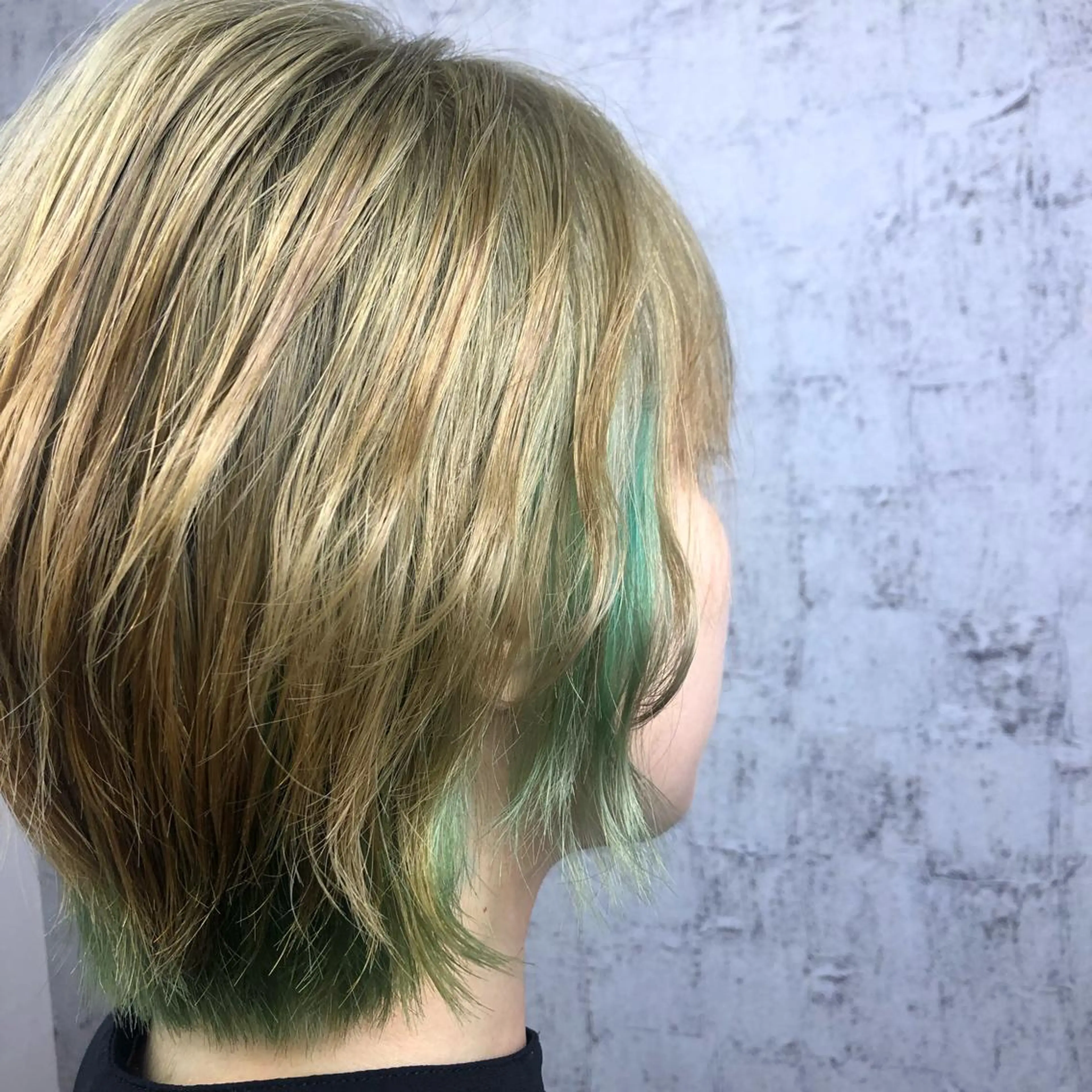 ショート カラー ブリーチ インナーカラー 小顔レイヤー/ ベージュ🤍Rieのヘアスタイル