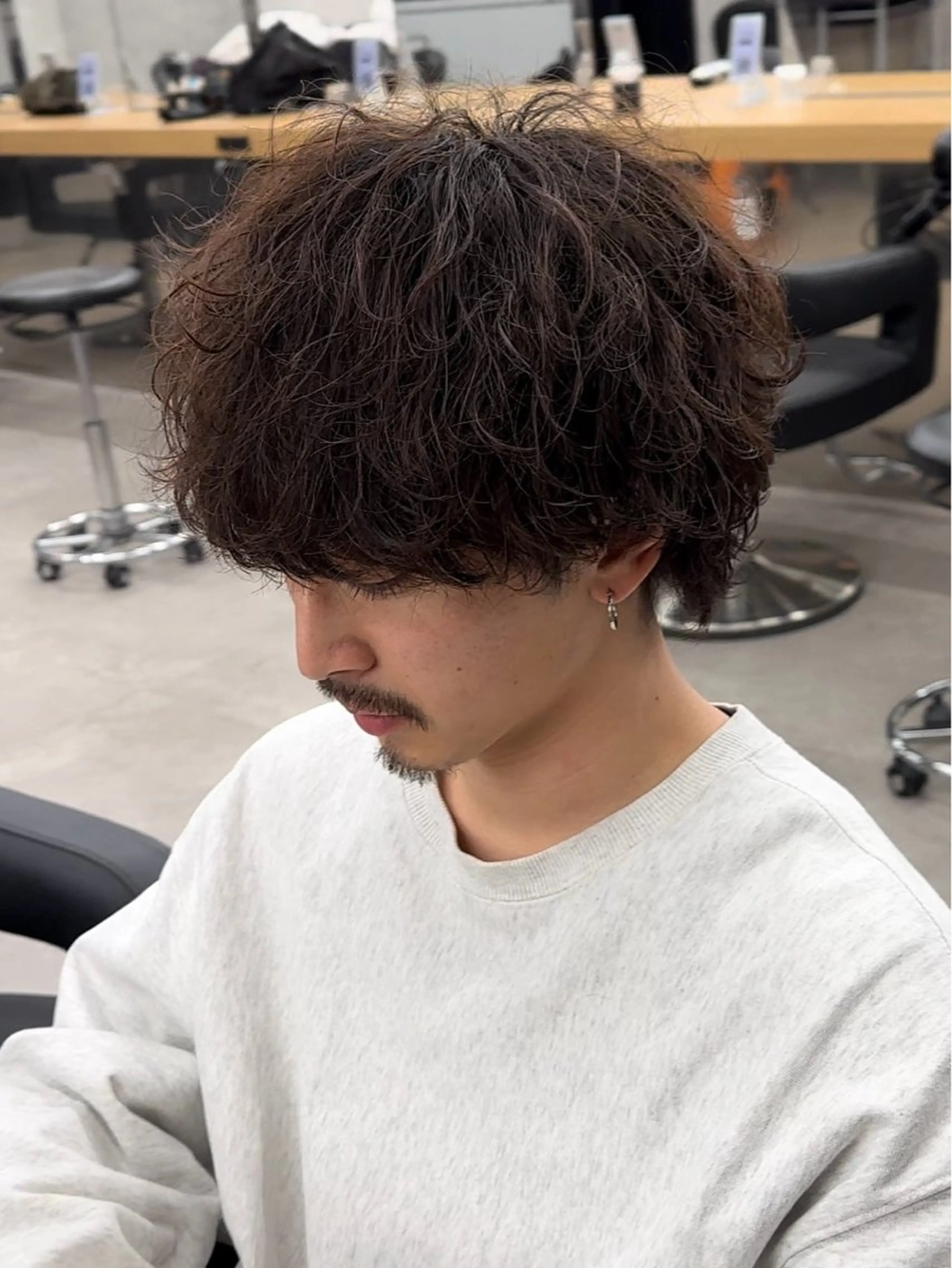 ショート パーマ メンズ センターパート メンズハイライト マッシュ メンズパーマ スペインカール ✂️メンズカット ひろき✂️のヘアスタイル