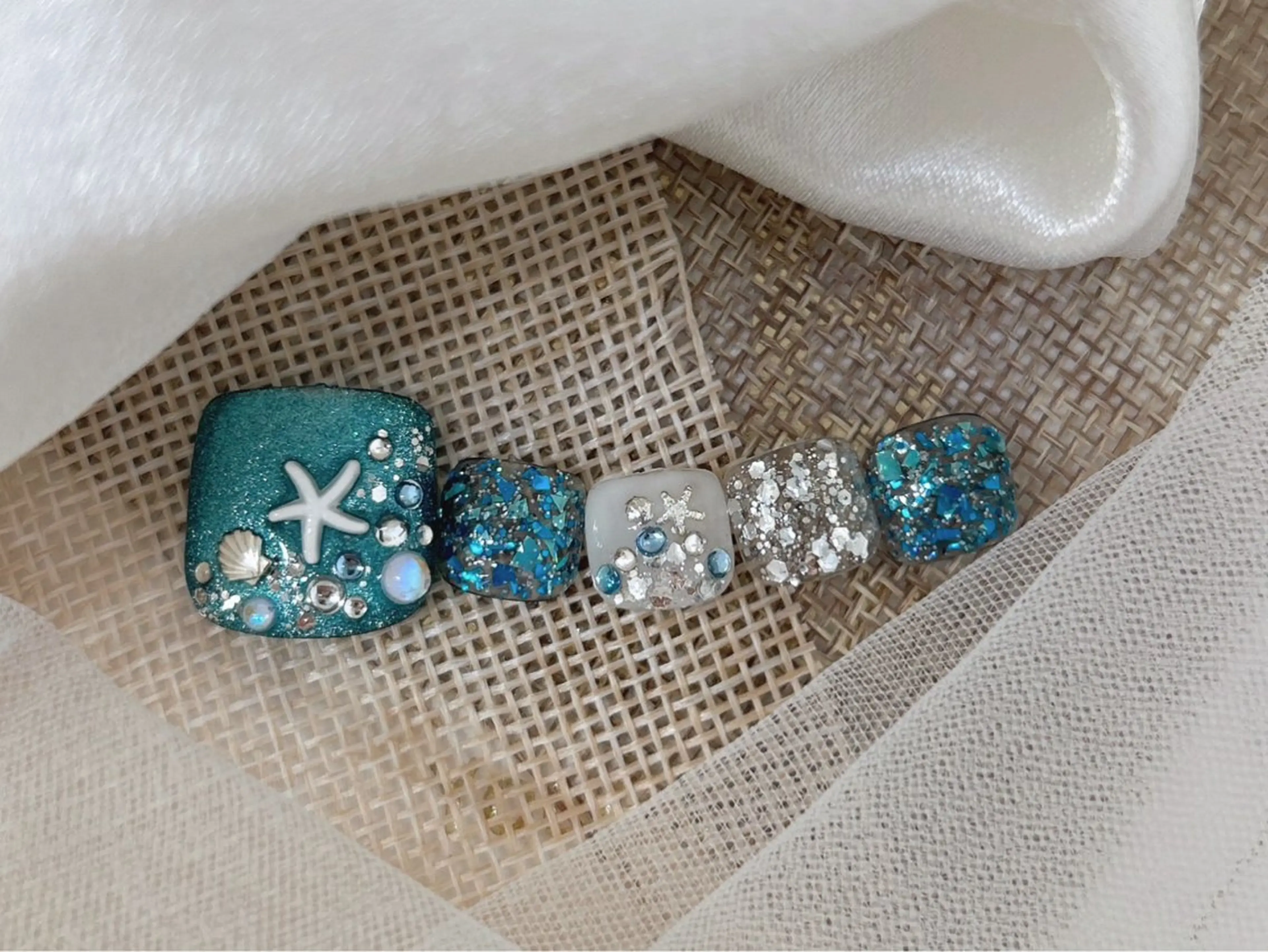 ネイル ハンドネイル フットネイル ネイルサロンクイーン 中野のネイルデザイン