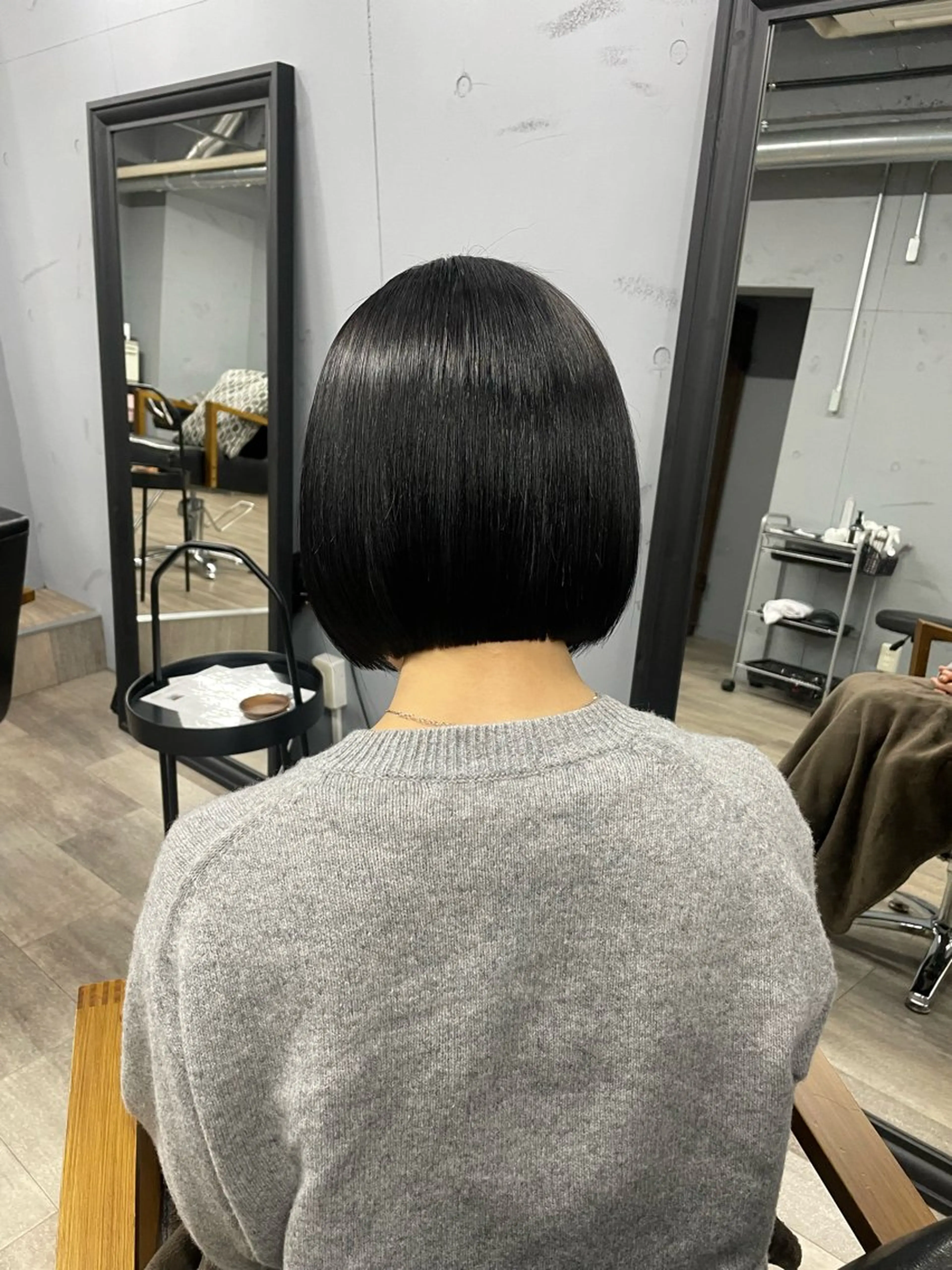 ショート カラー 前下がりボブ ボブ 髪質改善 縮毛矯正 トリートメント マツダ レンのヘアスタイル