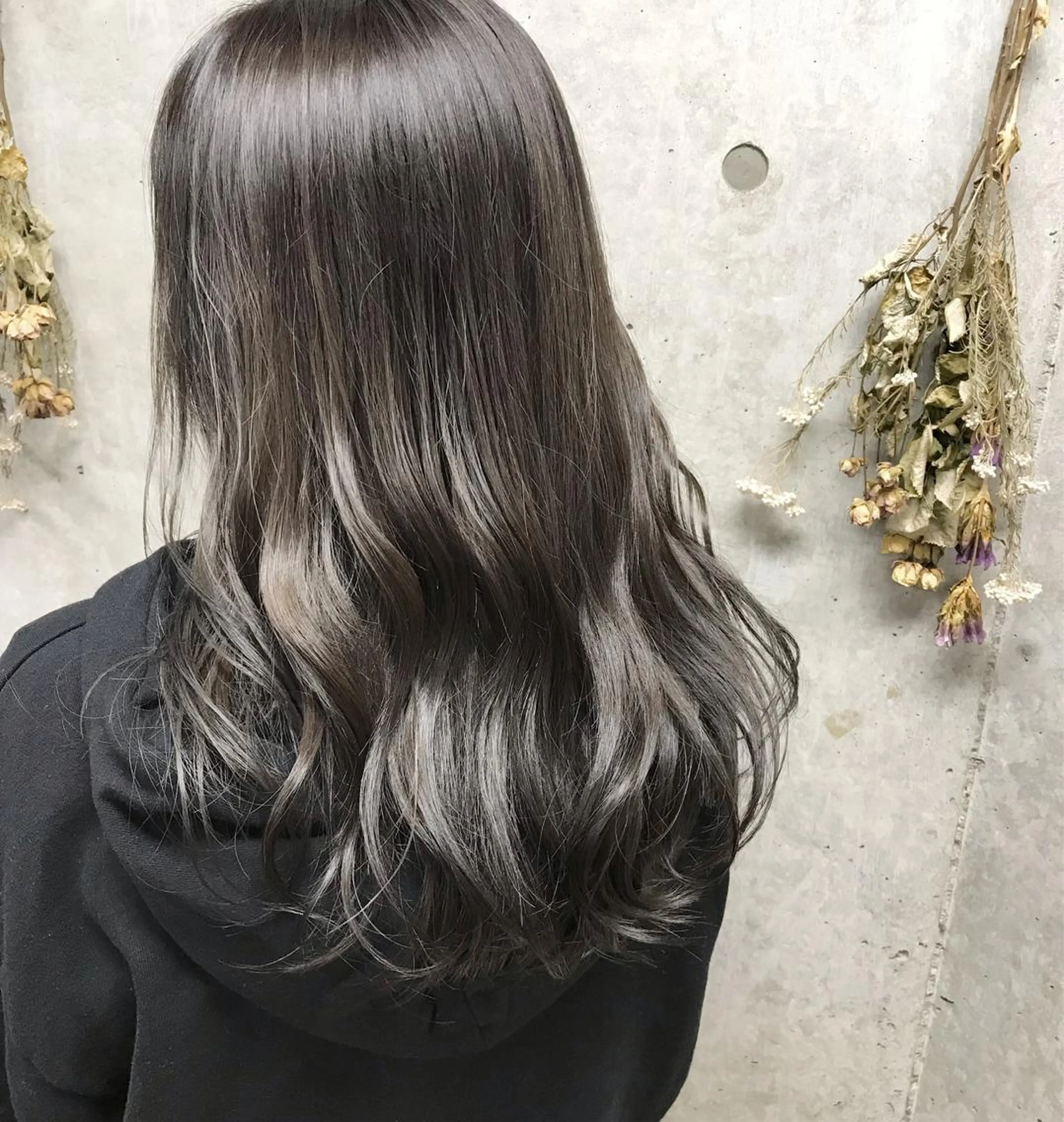 ロング カラー ヘアアレンジ グレージュ イルミナカラー カーキグレージュ Satsuki ✂︎♡のヘアスタイル