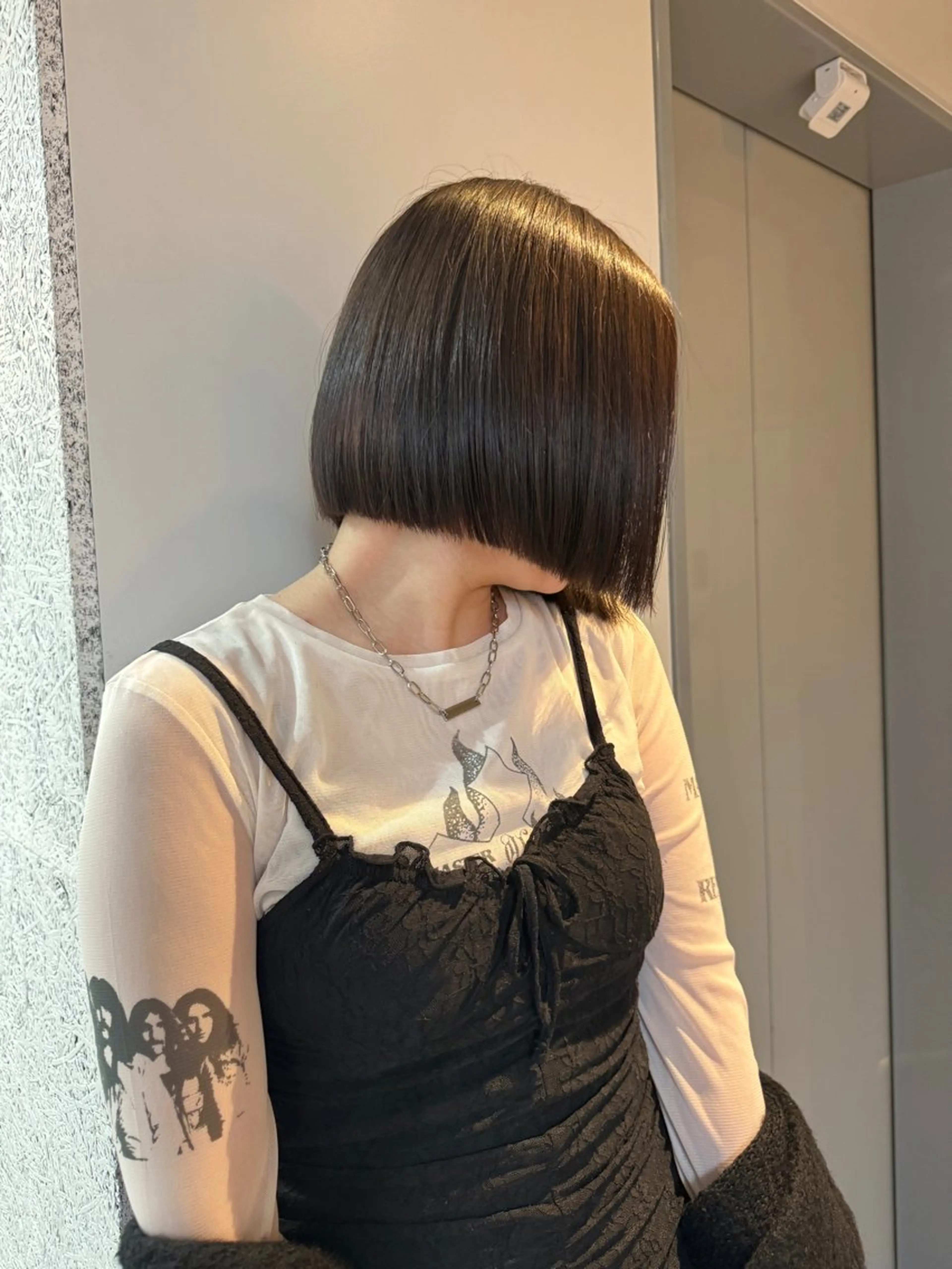 ミディアム 切りっぱなしボブ レイヤー/縮毛矯正のヘアスタイル