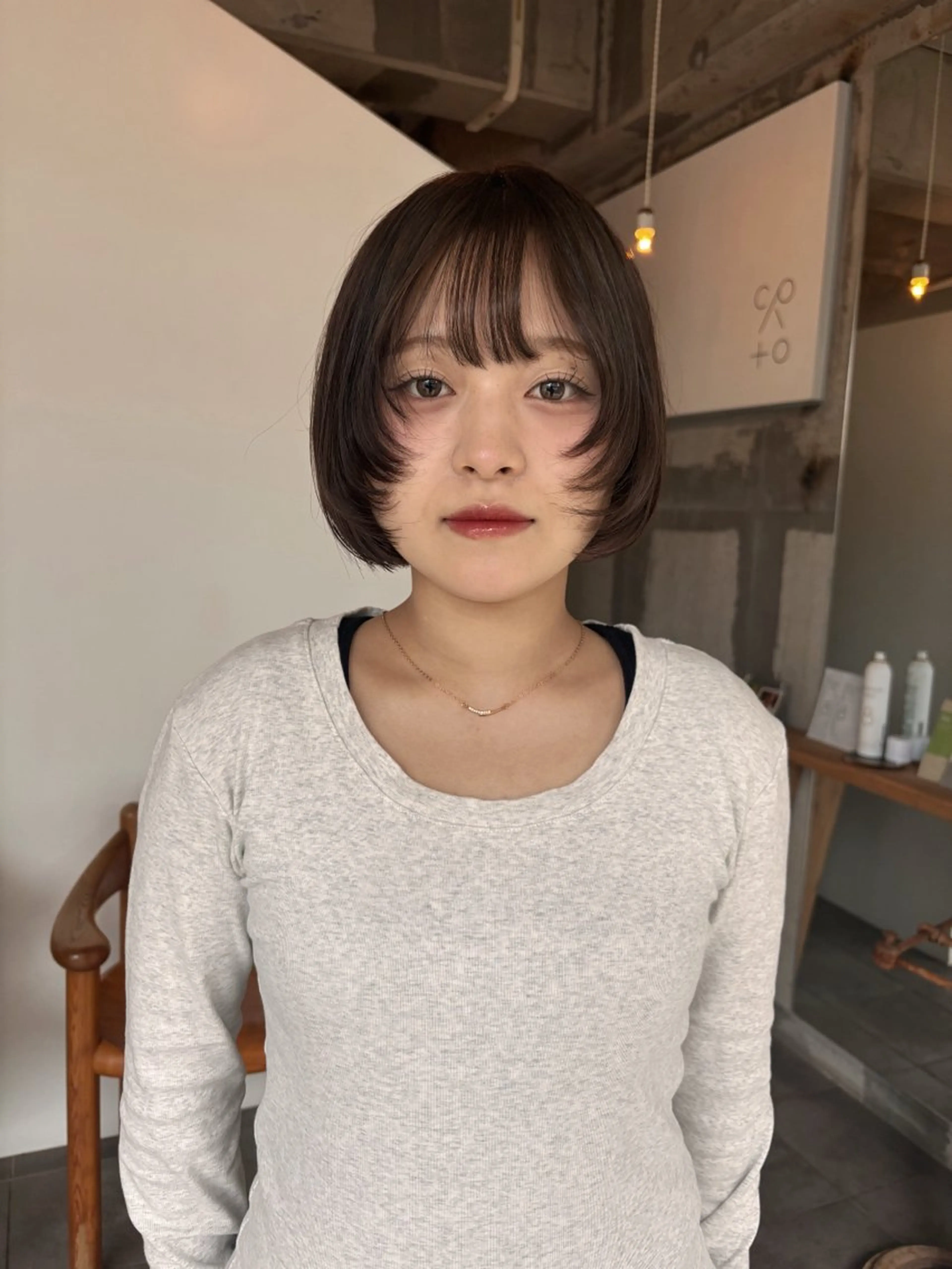 ショート カラー ベージュカラー ブリーチ ブラウンカラー ブラウンベージュ 透明感カラー mirai/レイヤー ボブ/デザインのヘアスタイル