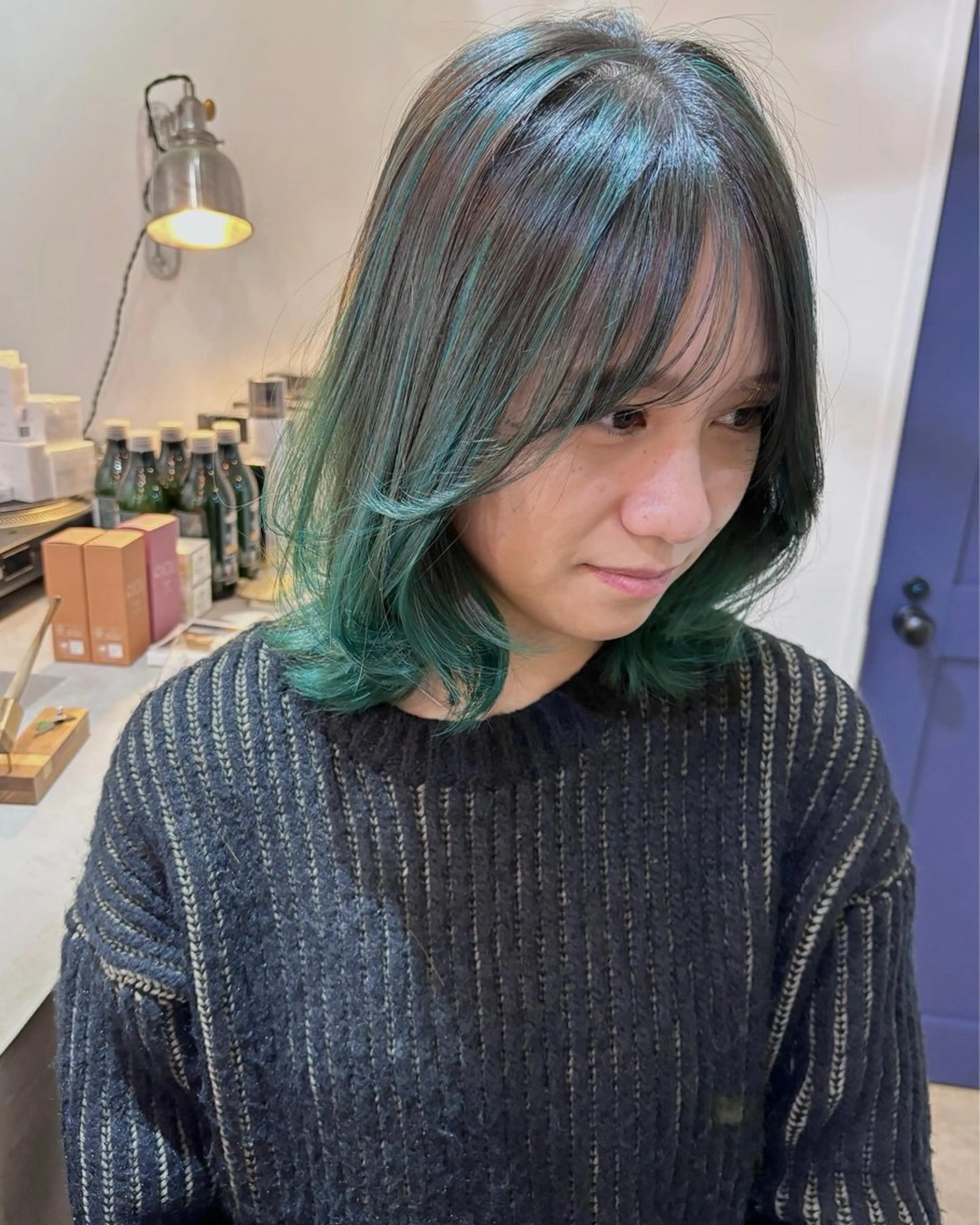 ミディアム カラー ブルーカラー グラデーションカラー レイヤーカット 山内 利紗のヘアスタイル