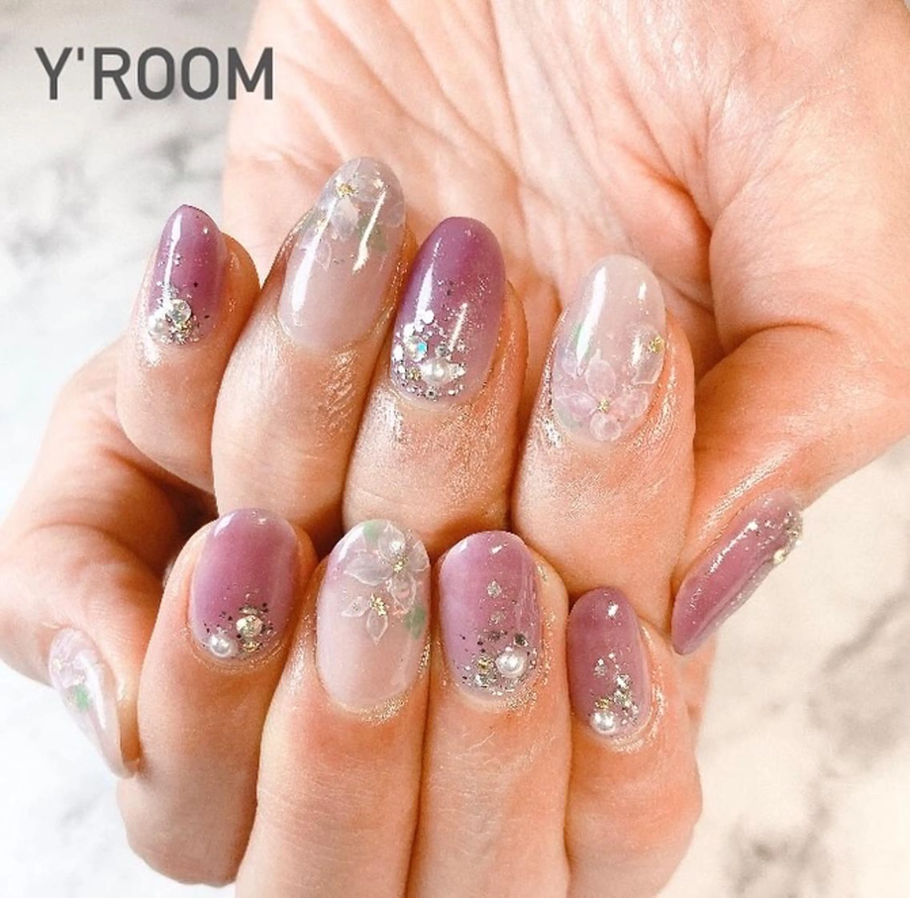 ネイル オーロラネイル フラッシュネイル フットネイル ジェルネイル 氷ネイル・うるうるネイル ハンドネイル YUKA （ネイリスト）のネイルデザイン