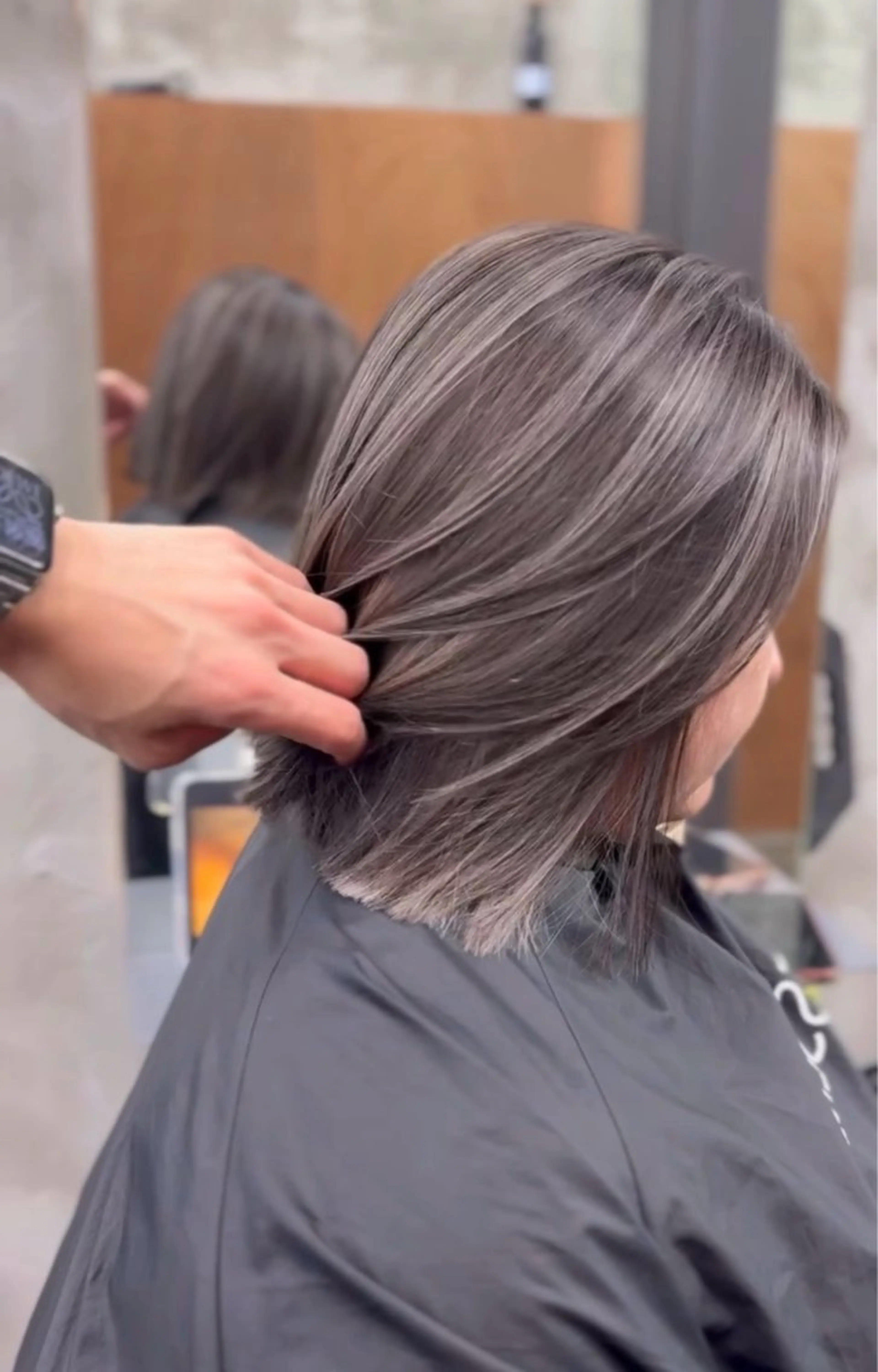 ミディアム カラー ヘアカラー ハイライト、レイヤー カット/西梅田/中西のヘアスタイル