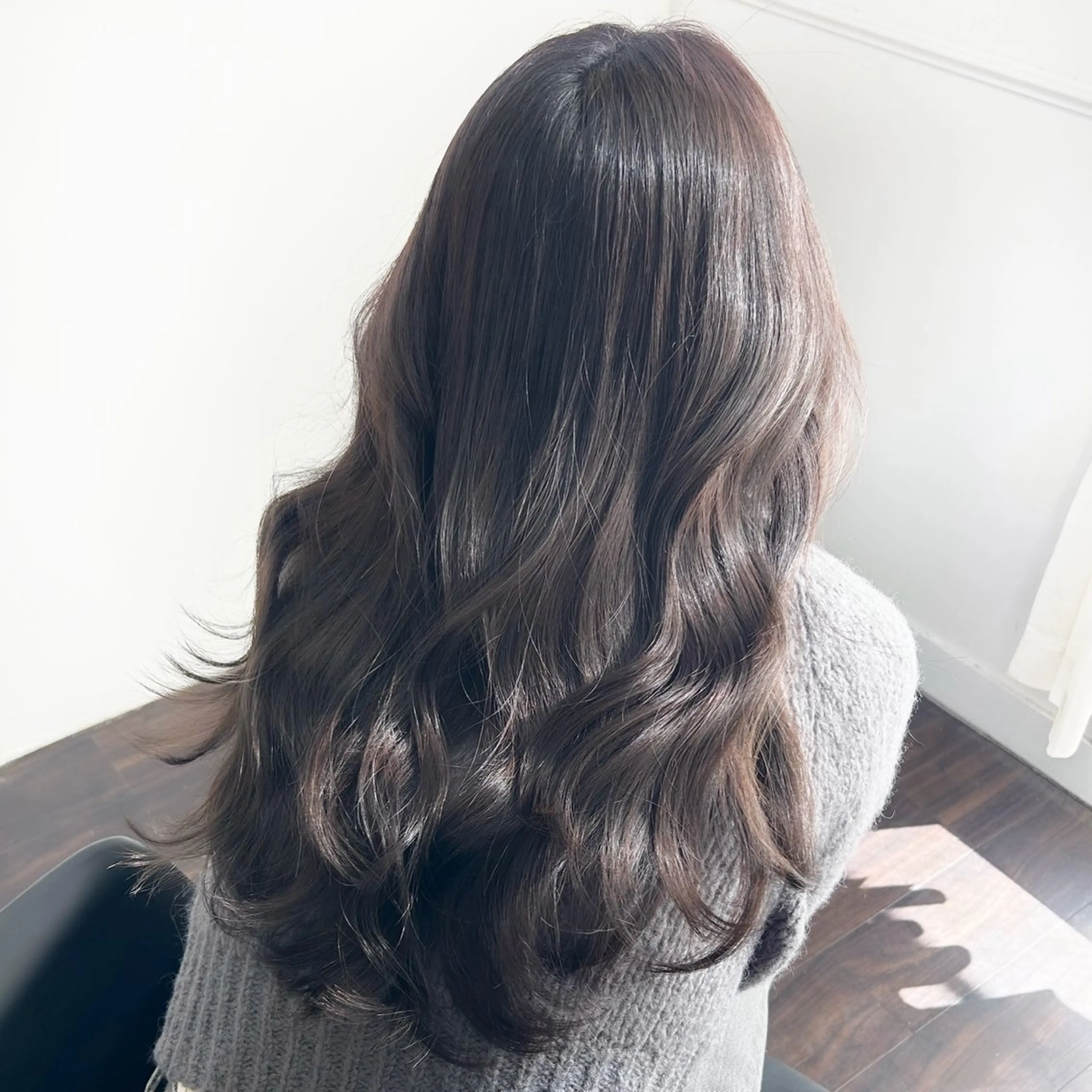 ロング カラー ヘアアレンジ ダークグレー ダークグレージュ グレージュ ラベンダーカラー ラベンダーグレージュ カット ヘアカラー トリートメント レイヤーカット×髪質 改善🇰🇷シオリのヘアスタイル