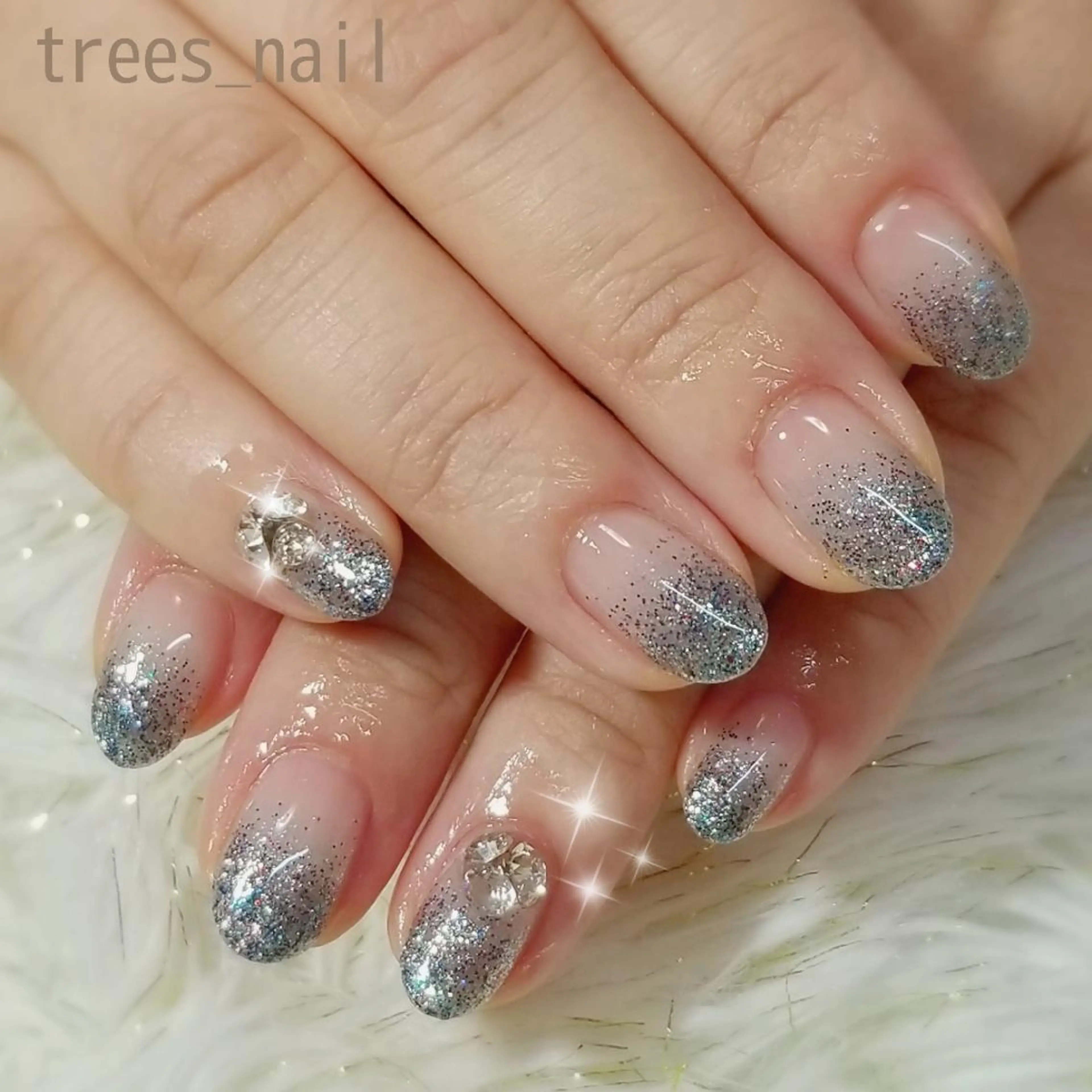 ネイル グラデーション キラキラネイル ラメ(グリッター) ラメグラデーション シンプルネイル trees_ nailのネイルデザイン