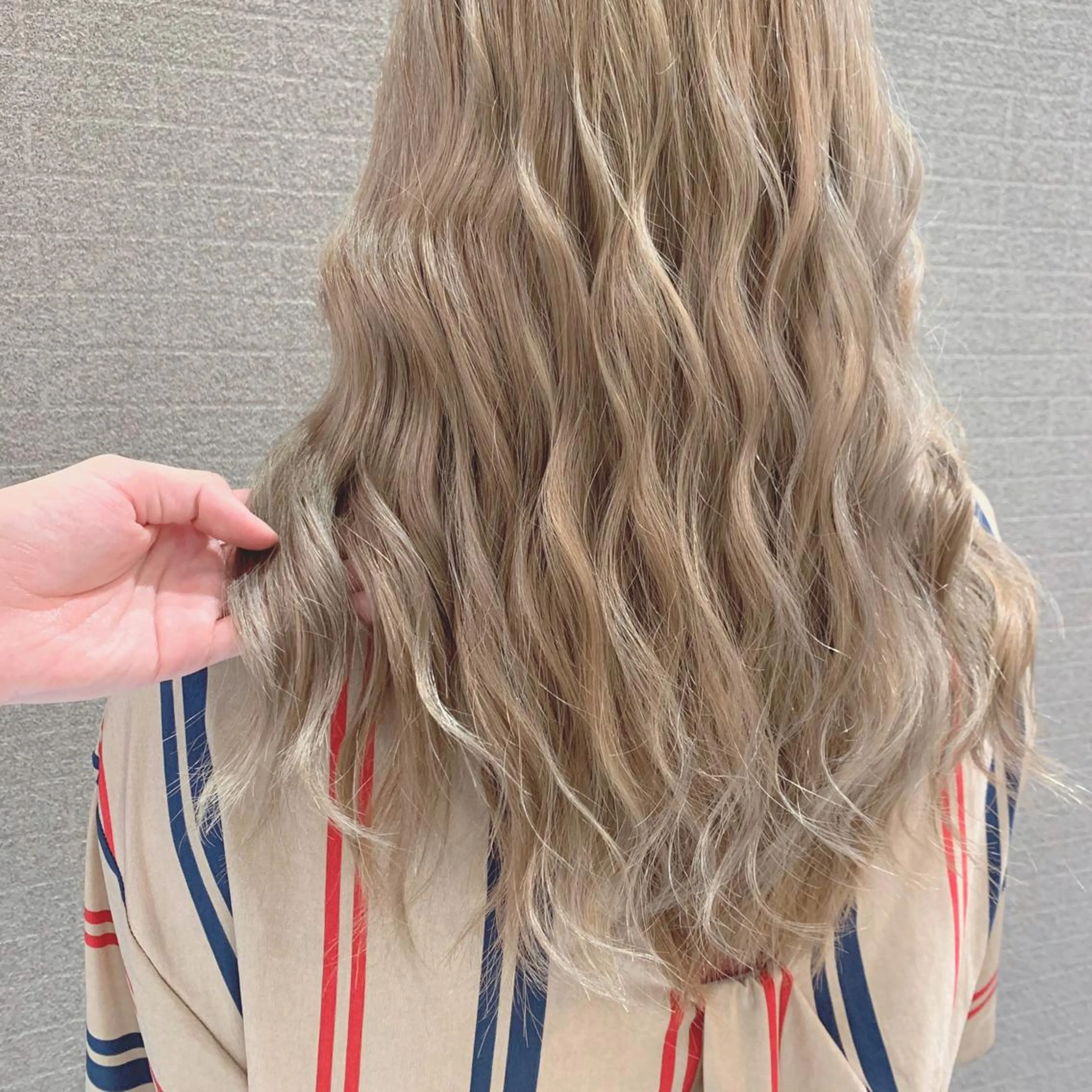 セミロング カラー ベージュカラー ブリーチ ケアブリーチ 透明感カラー グレージュ 清水 亮太／赤み消しカラーのヘアスタイル