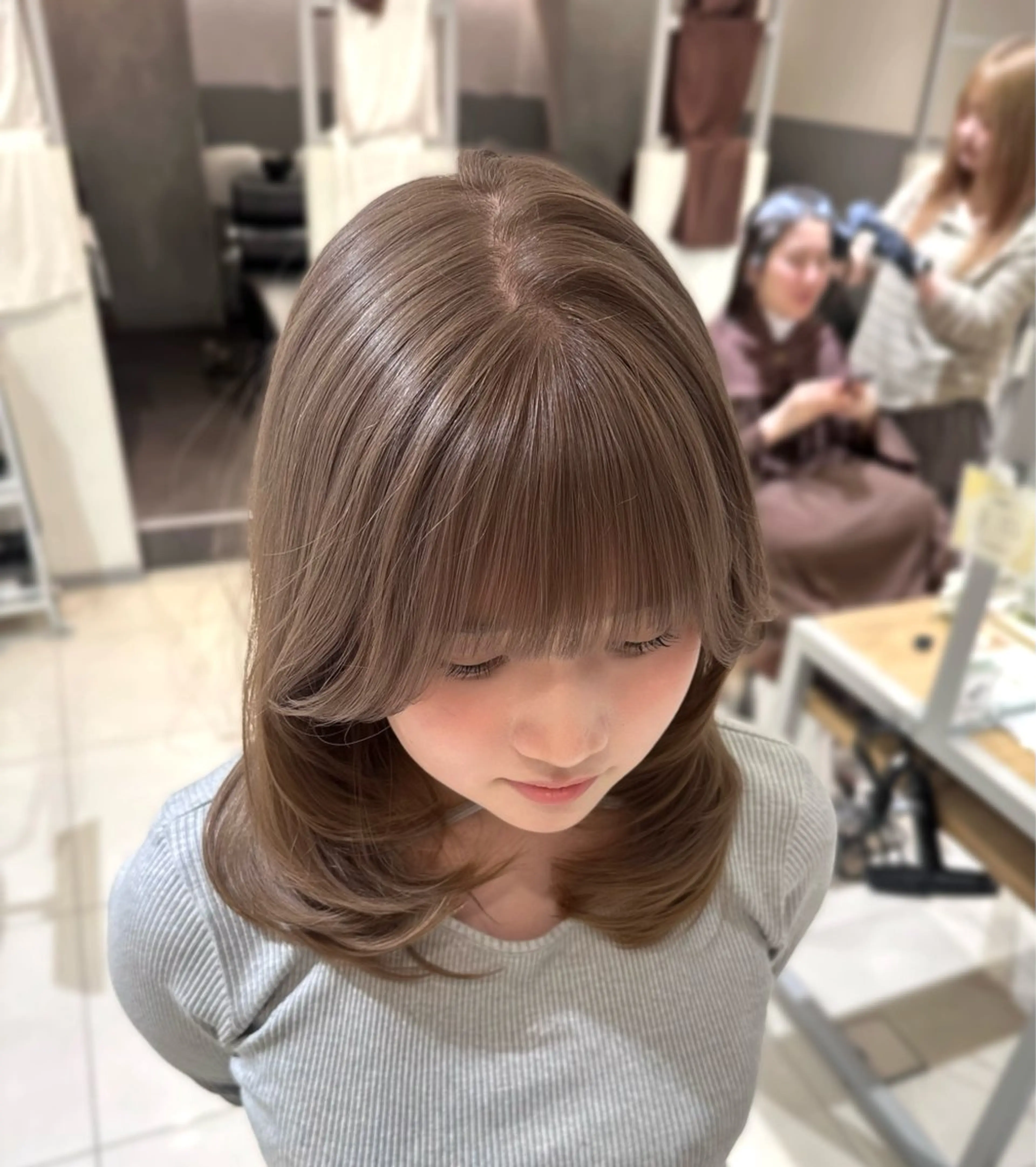 ミディアム ヘアカラー トリートメント 🎀LUNA🎀 レイヤーカット/艶髪のヘアスタイル