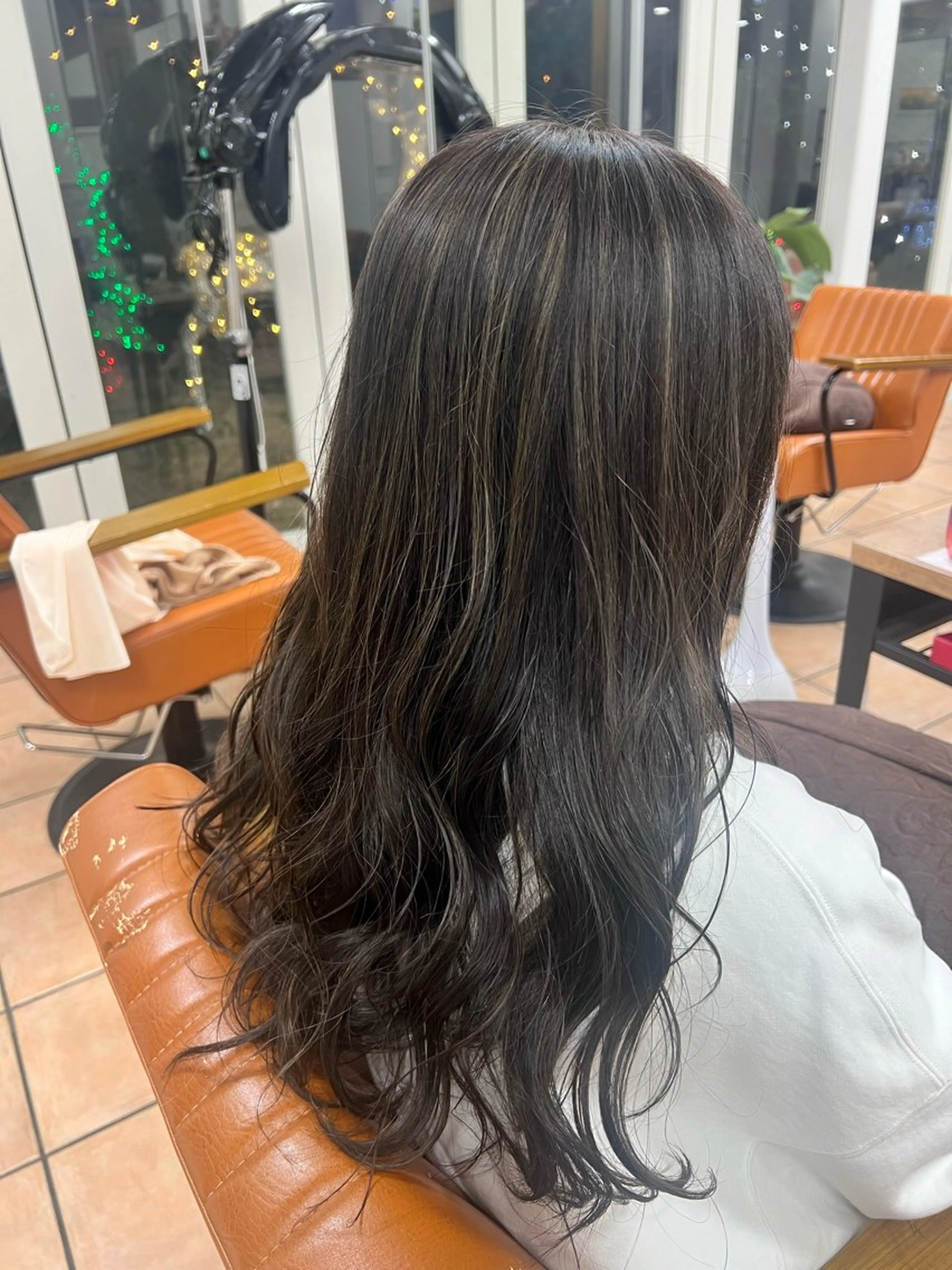 カラー ハイライトカラー 🌿‬カット無料🌿 モエ🌿‬のヘアスタイル