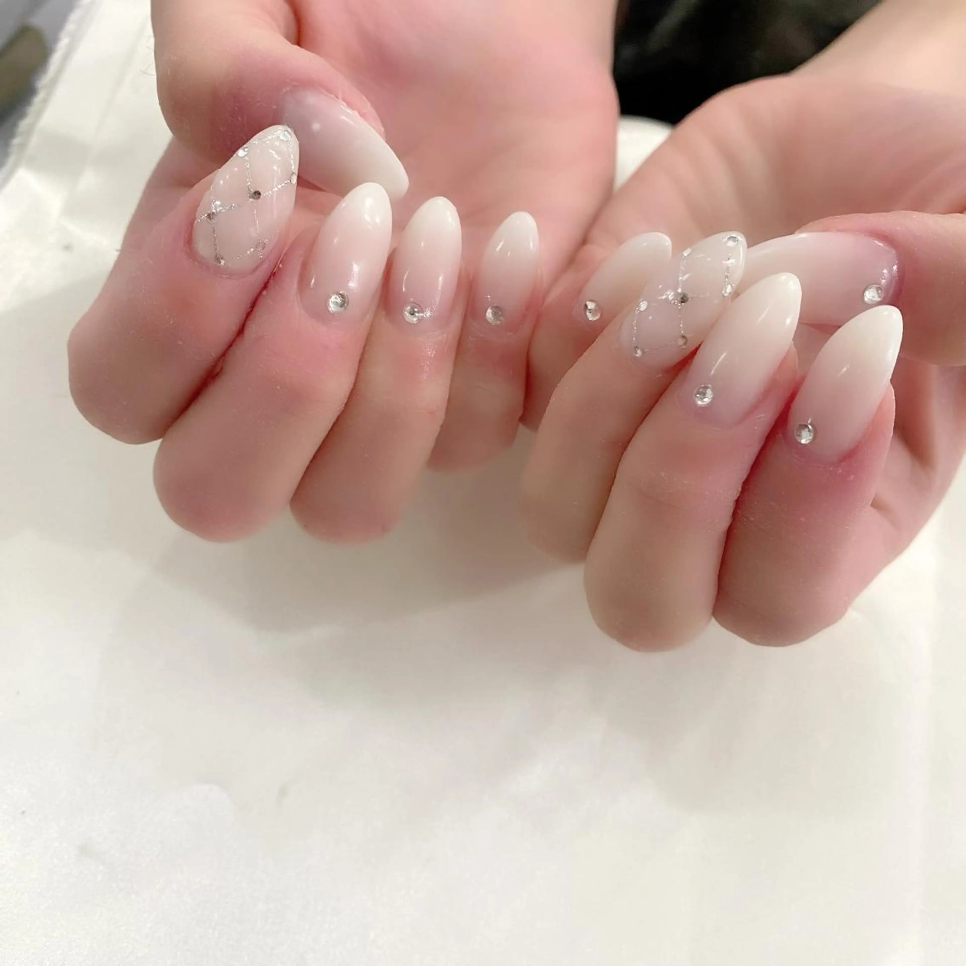 ネイル グラデーション ホワイト 冬ネイル ハンドネイル Salon Kのネイルデザイン