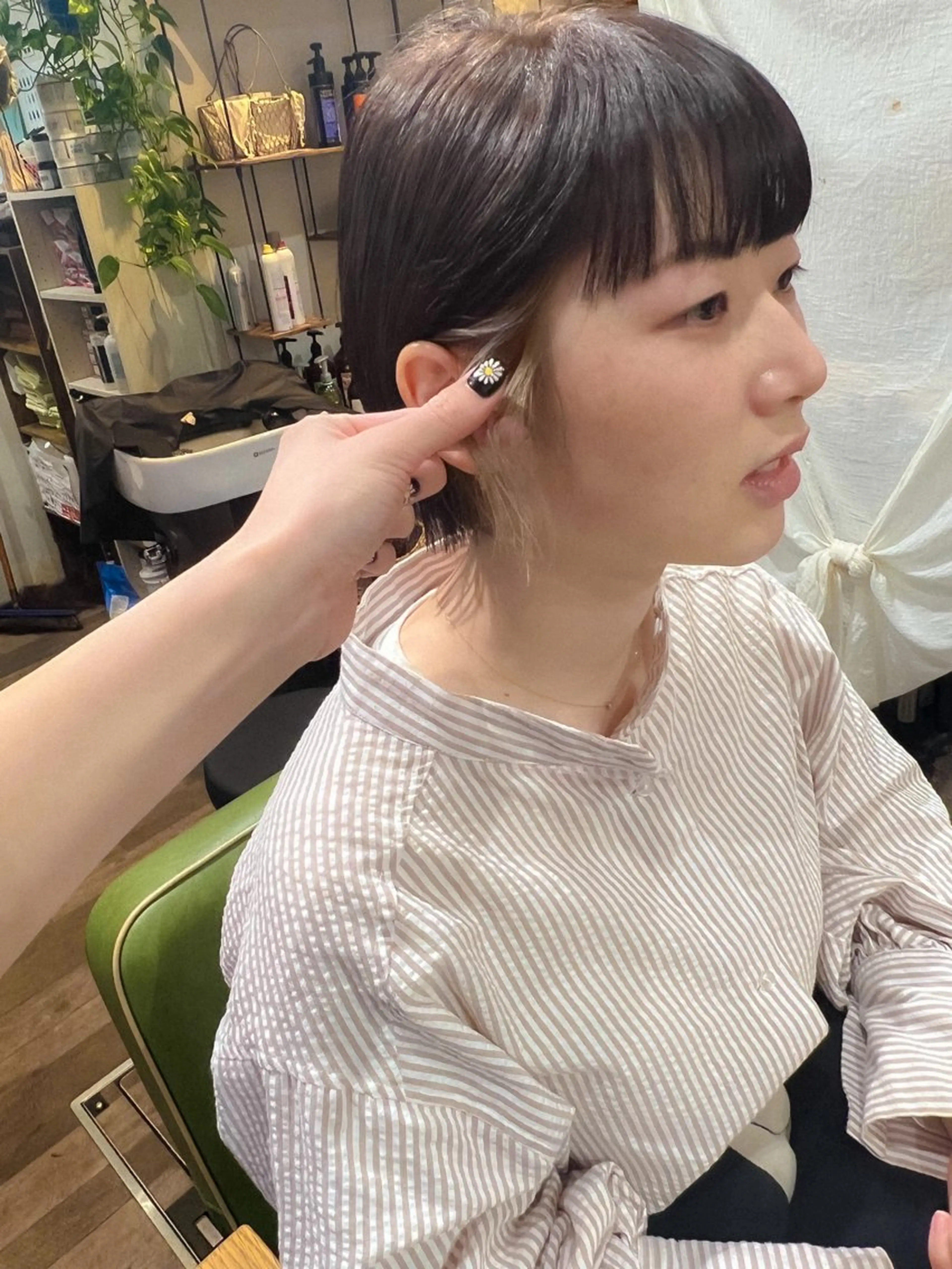 ショート カラー ベージュカラー ホワイトベージュ ワイドバング ヘアカラー カラーパティシエ facce🌼ikoのヘアスタイル