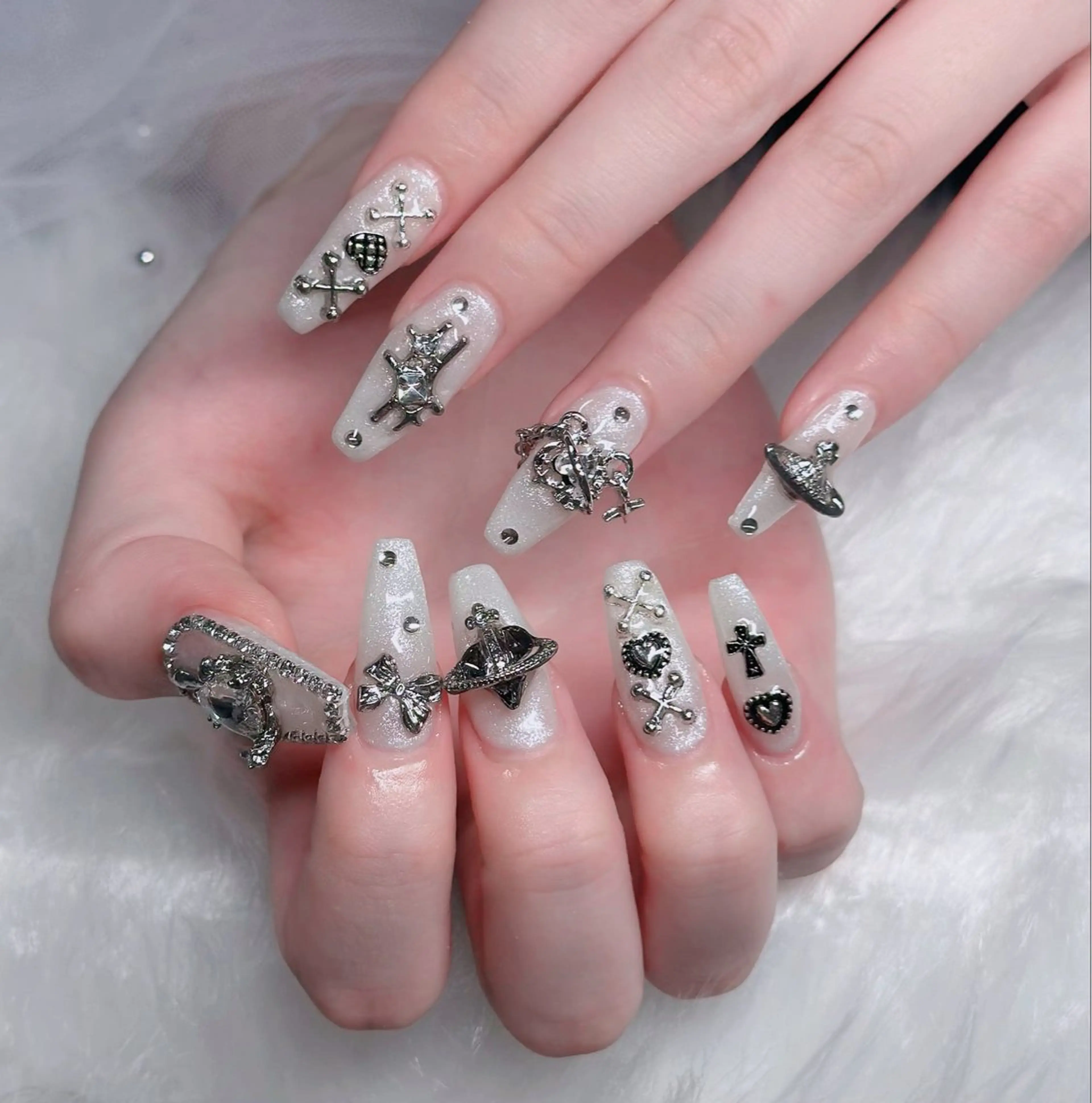 ネイル オーロラネイル フレンチネイル ジェルネイル ハロウィン キラキラネイル H.baby Nail Salonのネイルデザイン