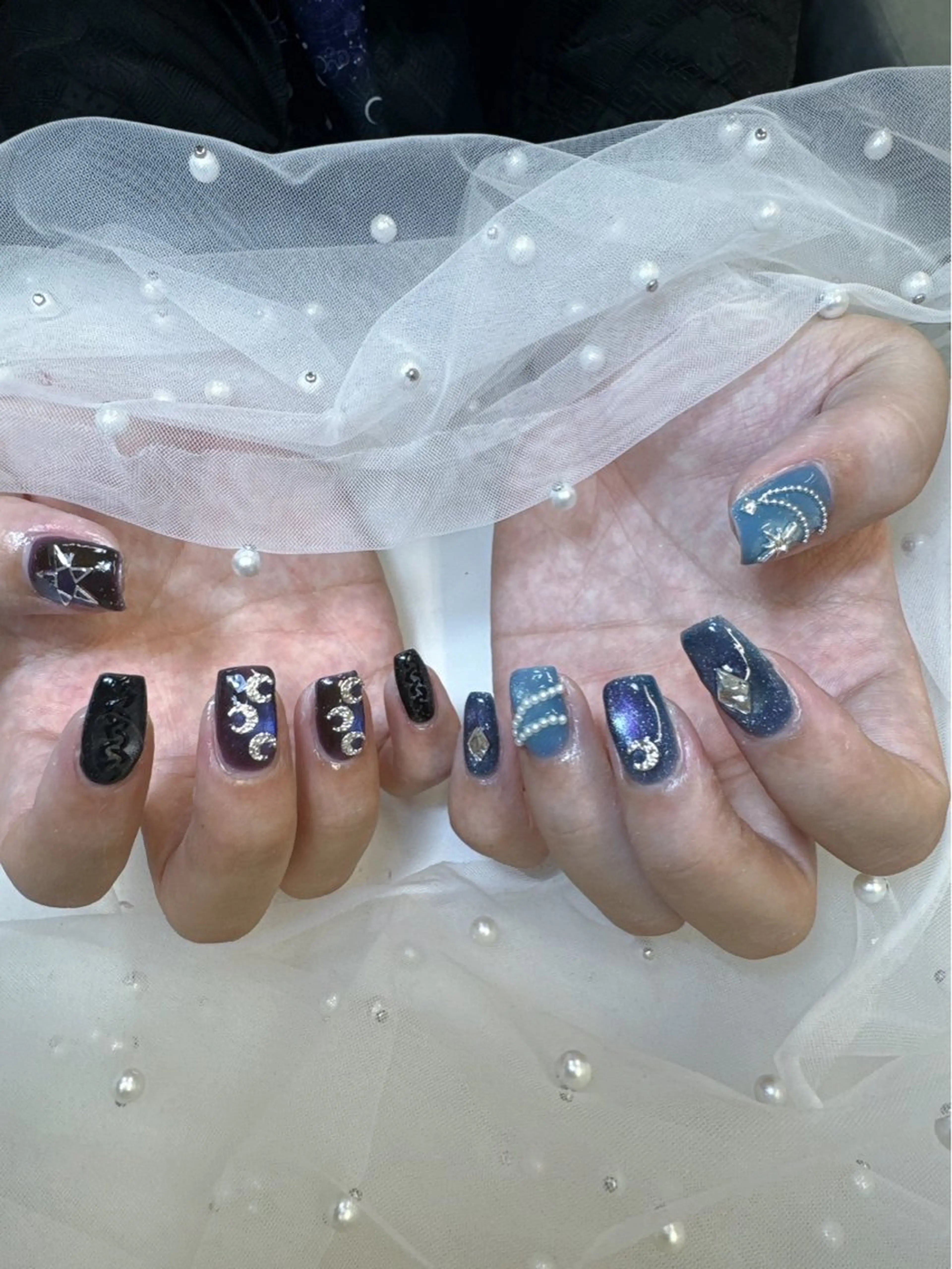 ネイル フラッシュネイル フラッシュマグ フレンチネイル ガラスフレンチ キラキラネイル ハンドネイル Queeens nailのネイルデザイン