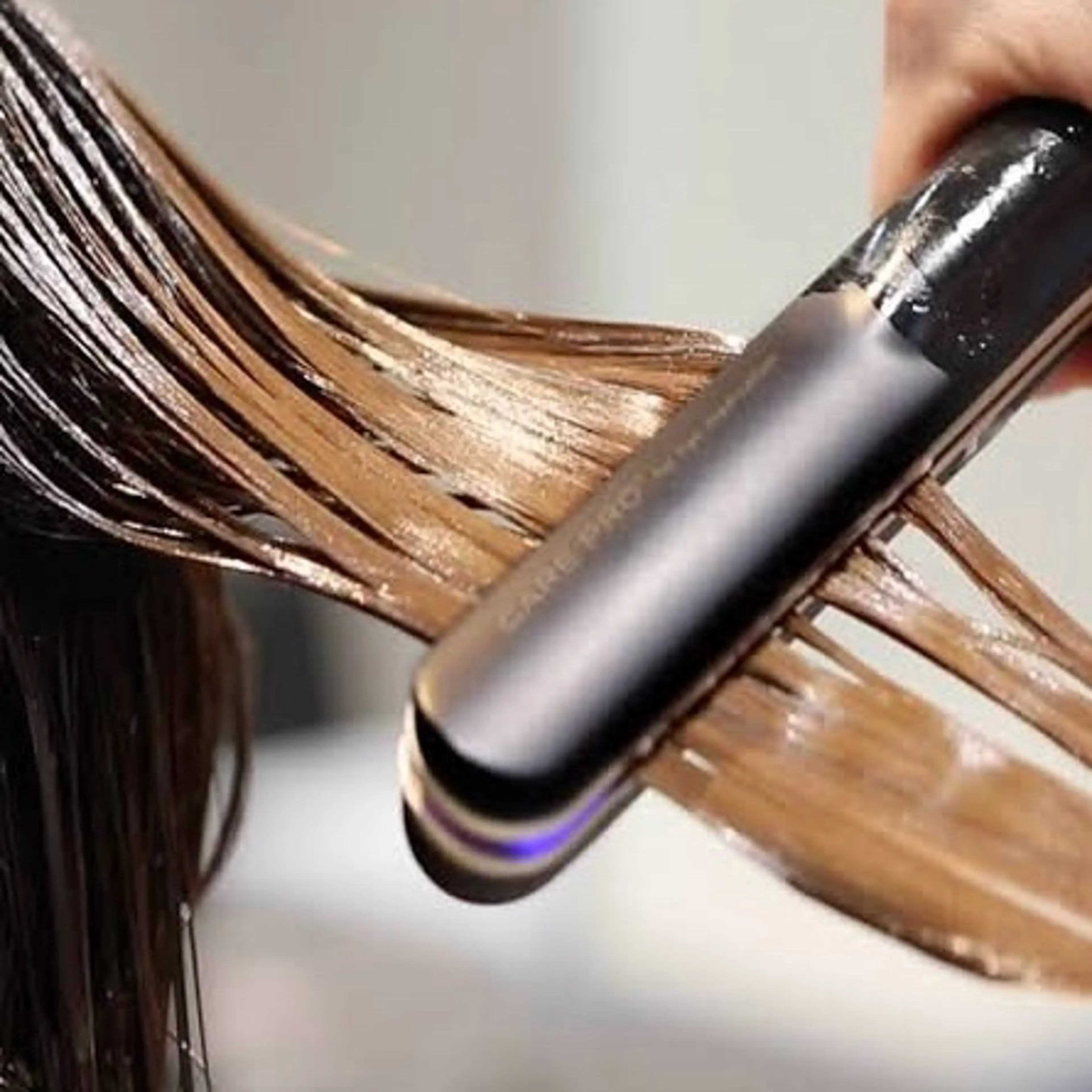 【🎶髪の毛の内部まで浸透する🎶】超音波トリートメント🎧の写真