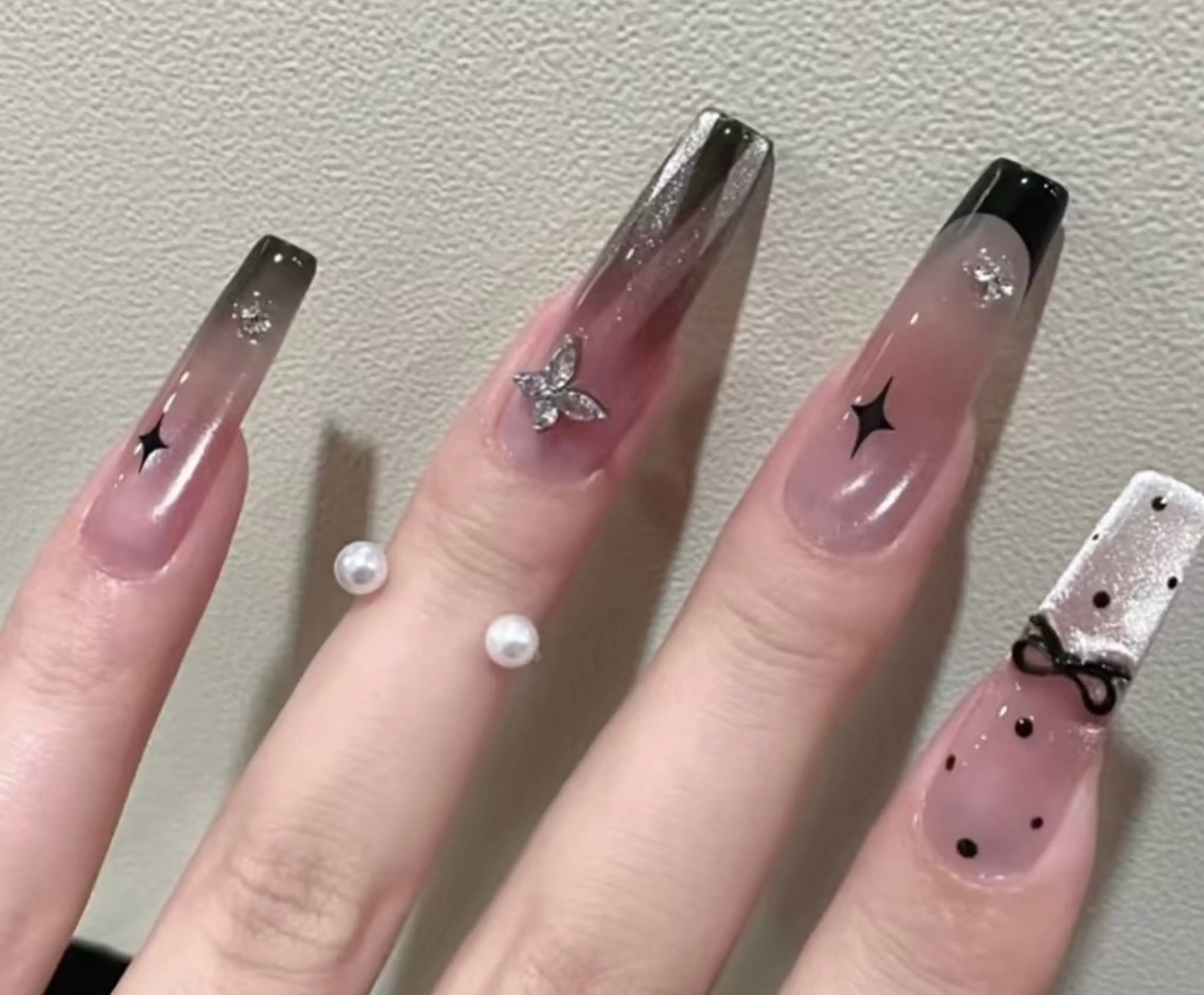 ネイル 高木 維麗絲のネイルデザイン