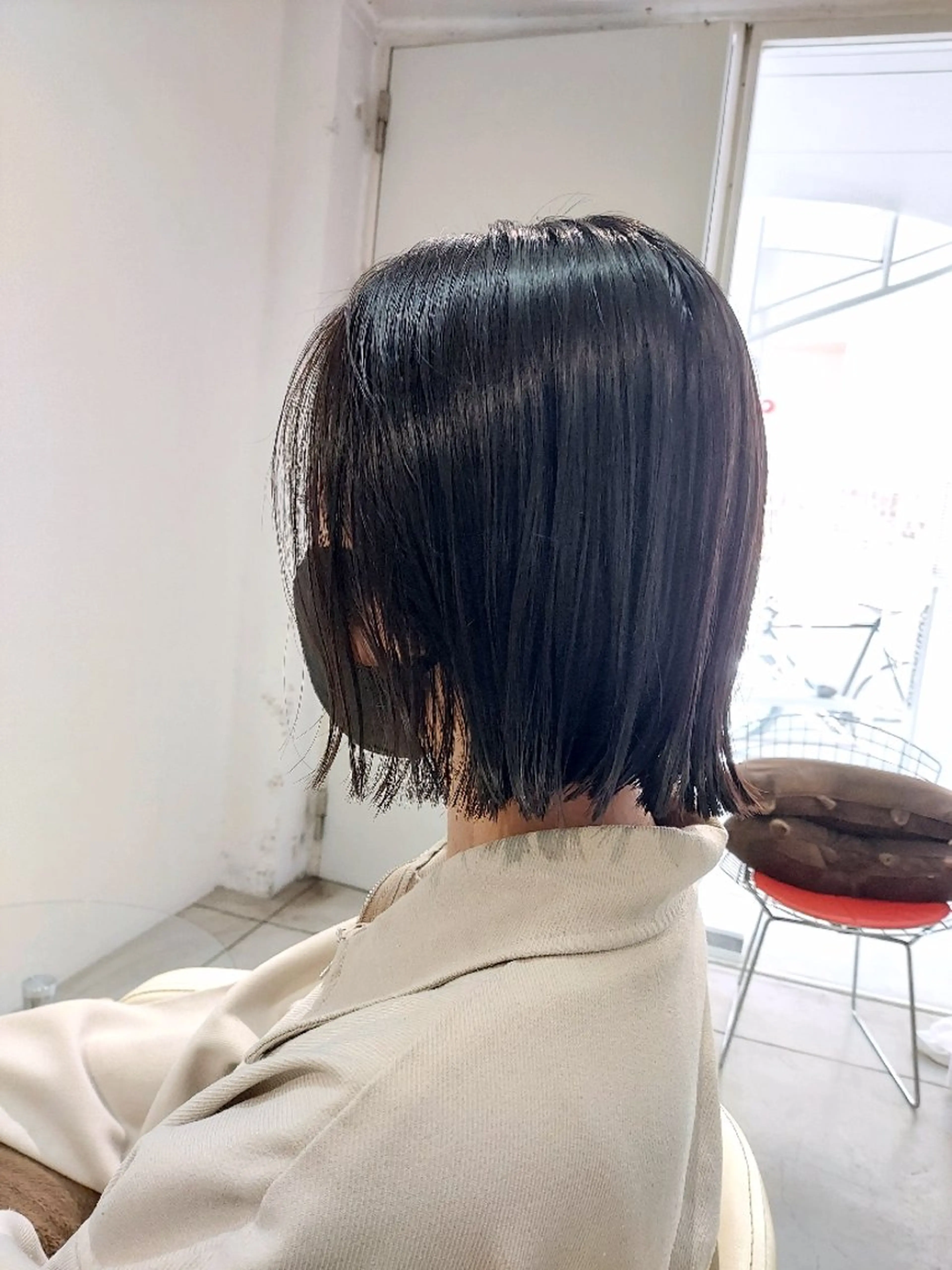 ショート カラー 切りっぱなしボブ ダークグレー グレージュ ボブ 樋口 千尋のヘアスタイル