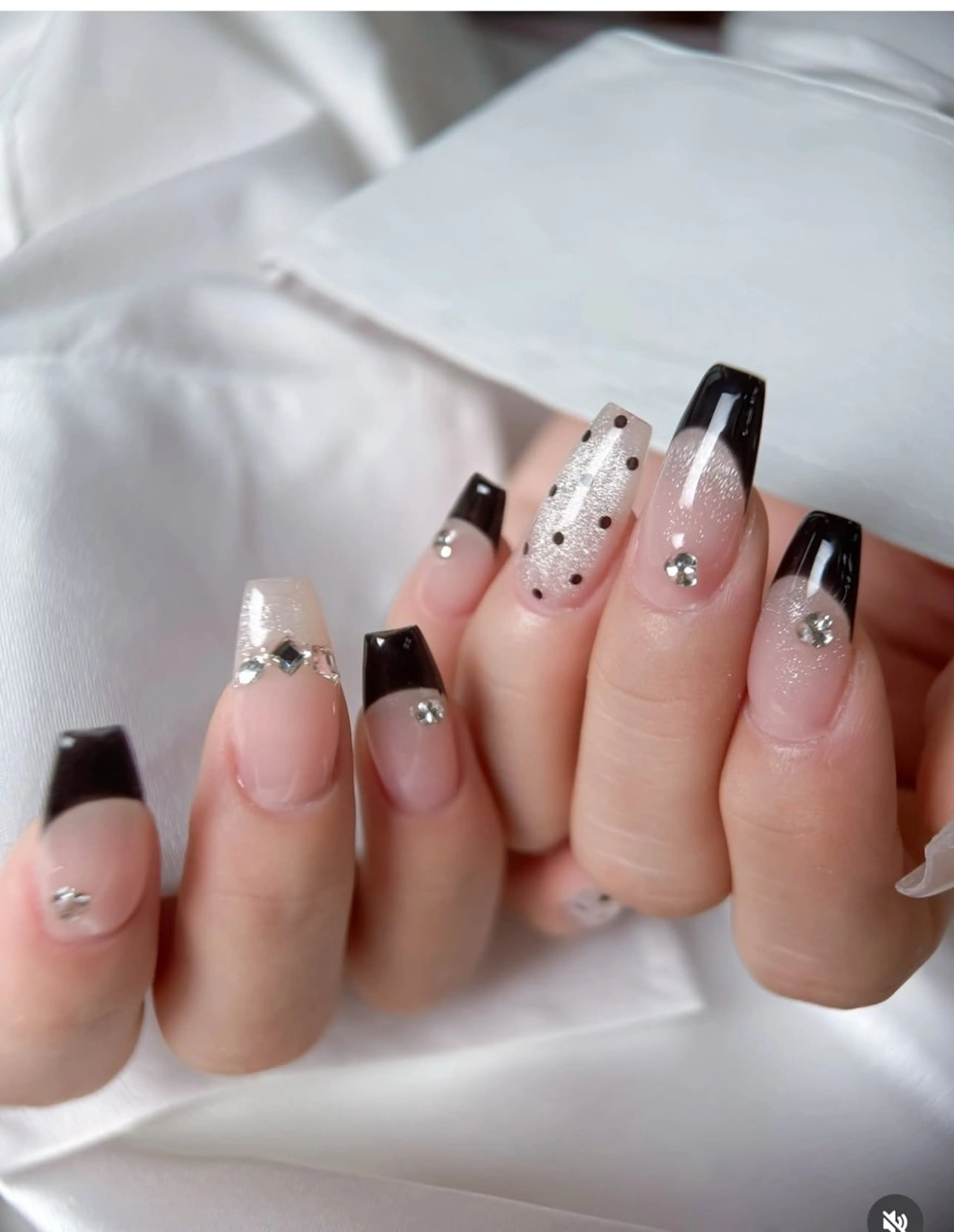 ネイル アニマル柄 オーロラネイル チークネイル フラッシュネイル ジェルネイル Lyna 池袋のネイルデザイン