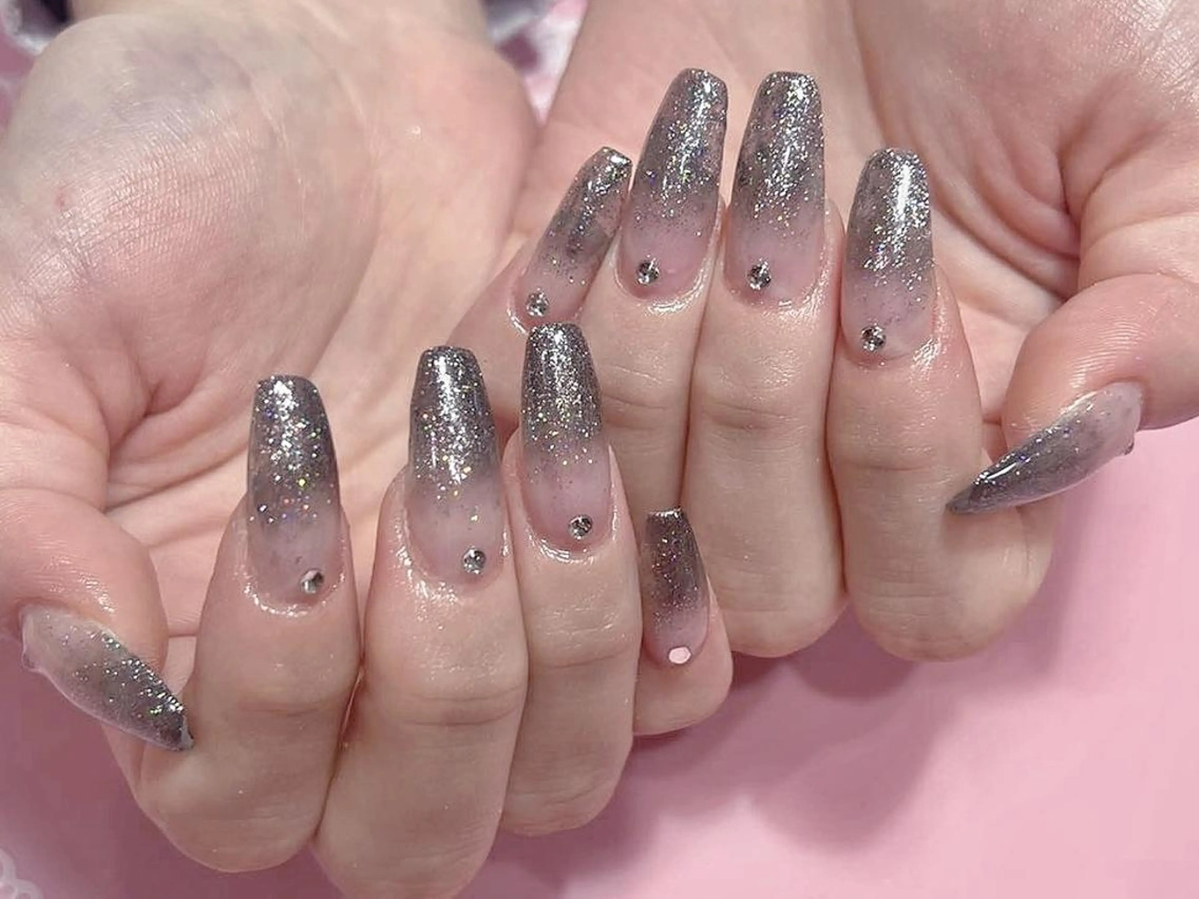 ネイル アートネイル オーロラネイル ガーリー キラキラネイル マグネットネイル リナ 💅のネイルデザイン