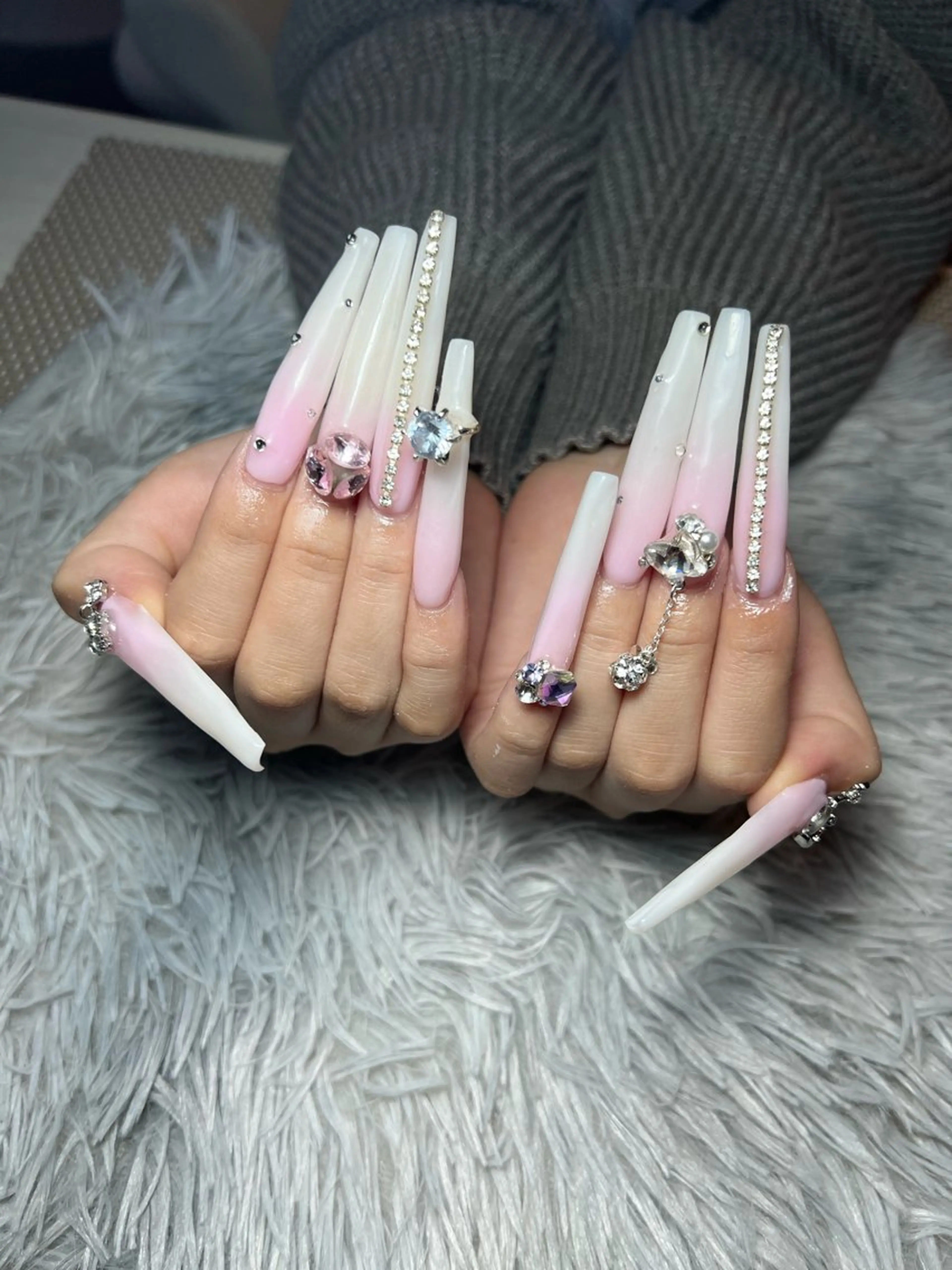 ネイル ロングネイル スカルプネイル ストーンネイル ハンドネイル シェヌネイル JURAのネイルデザイン