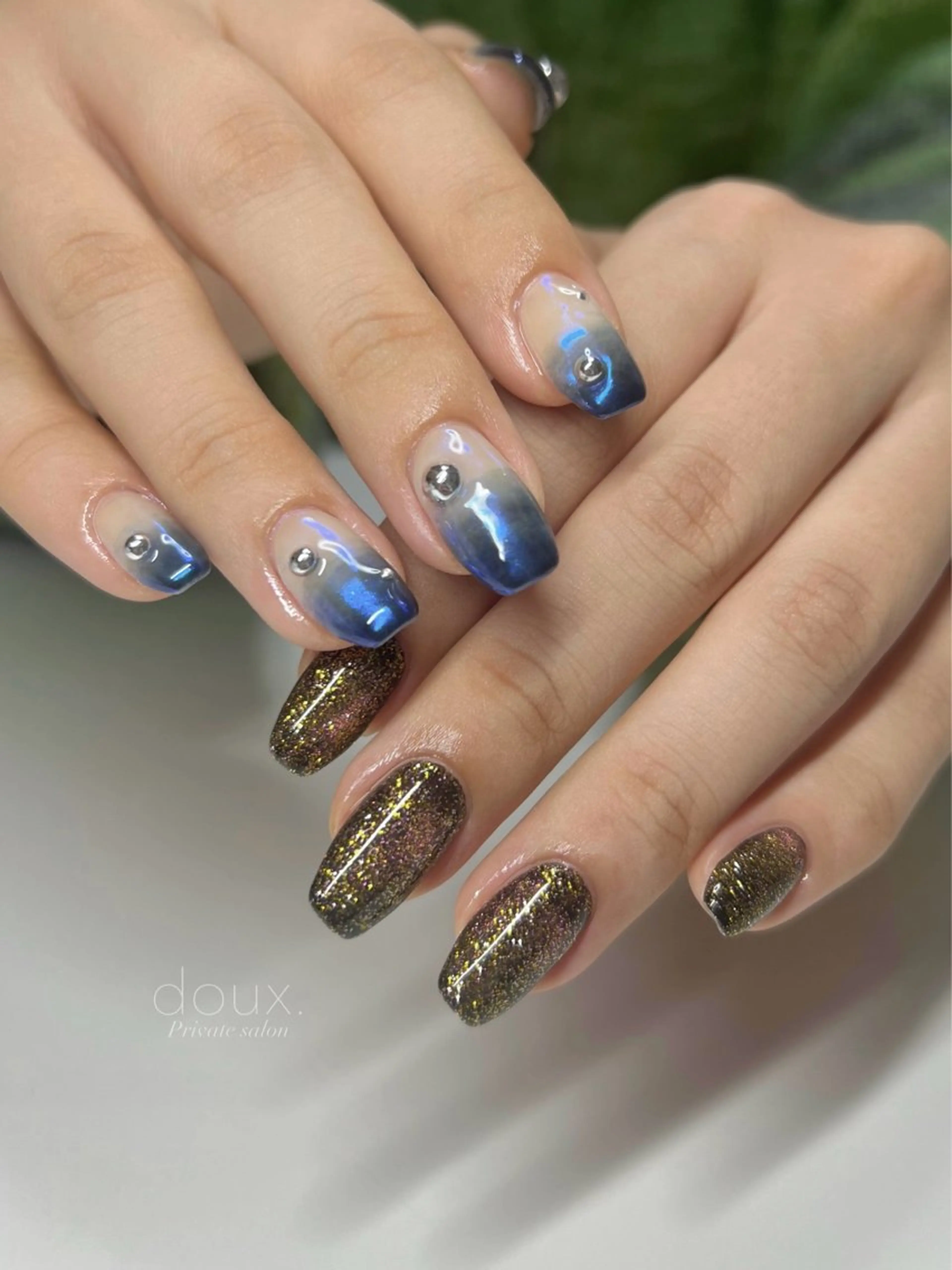 ネイル 韓国ネイル マグネットネイル ニュアンスネイル 冬ネイル クリスマス ハンドネイル doux. nailのネイルデザイン