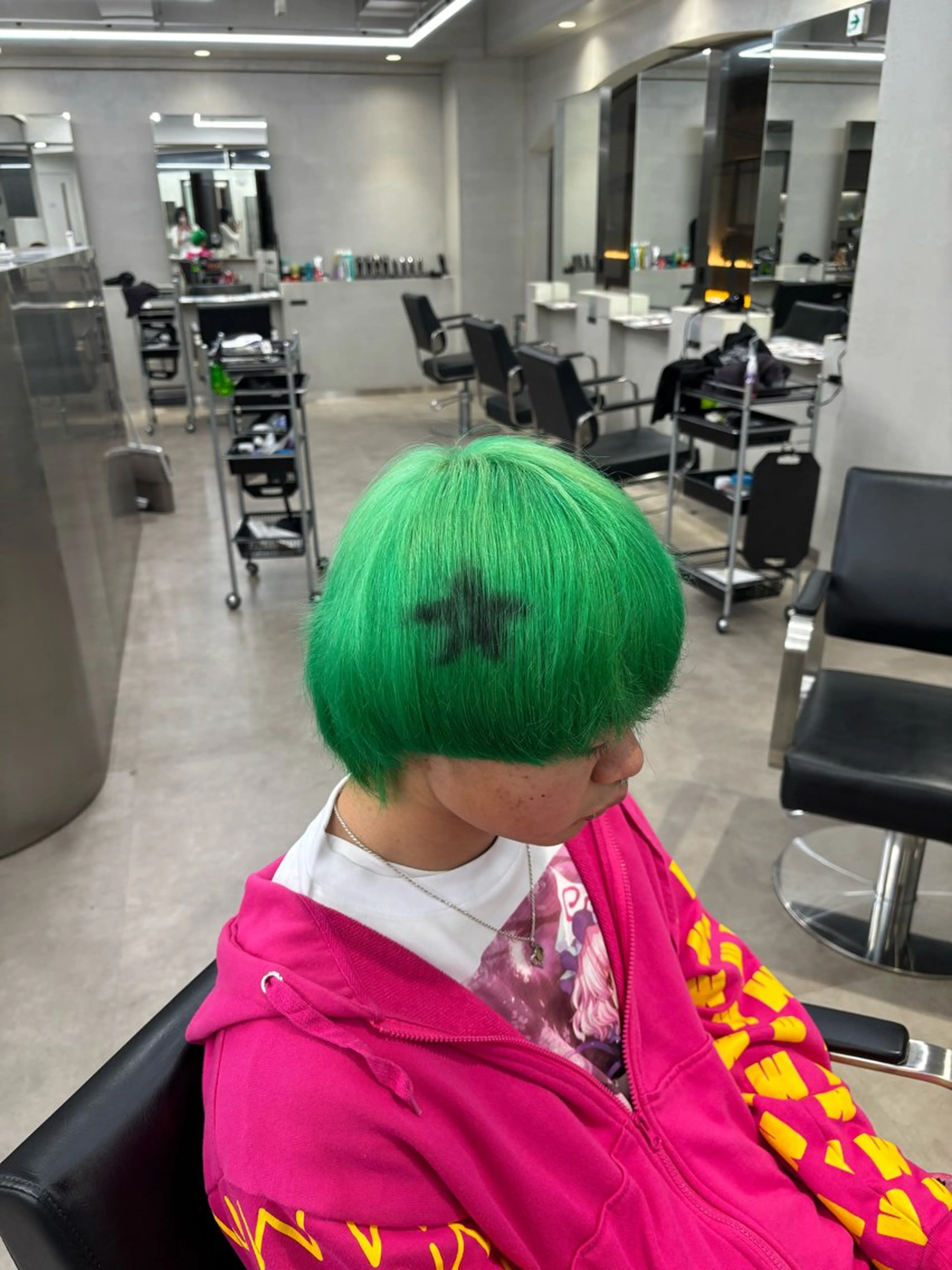 ショート ヘアカラー LIBER🫧AKO 🫧メンズのヘアスタイル