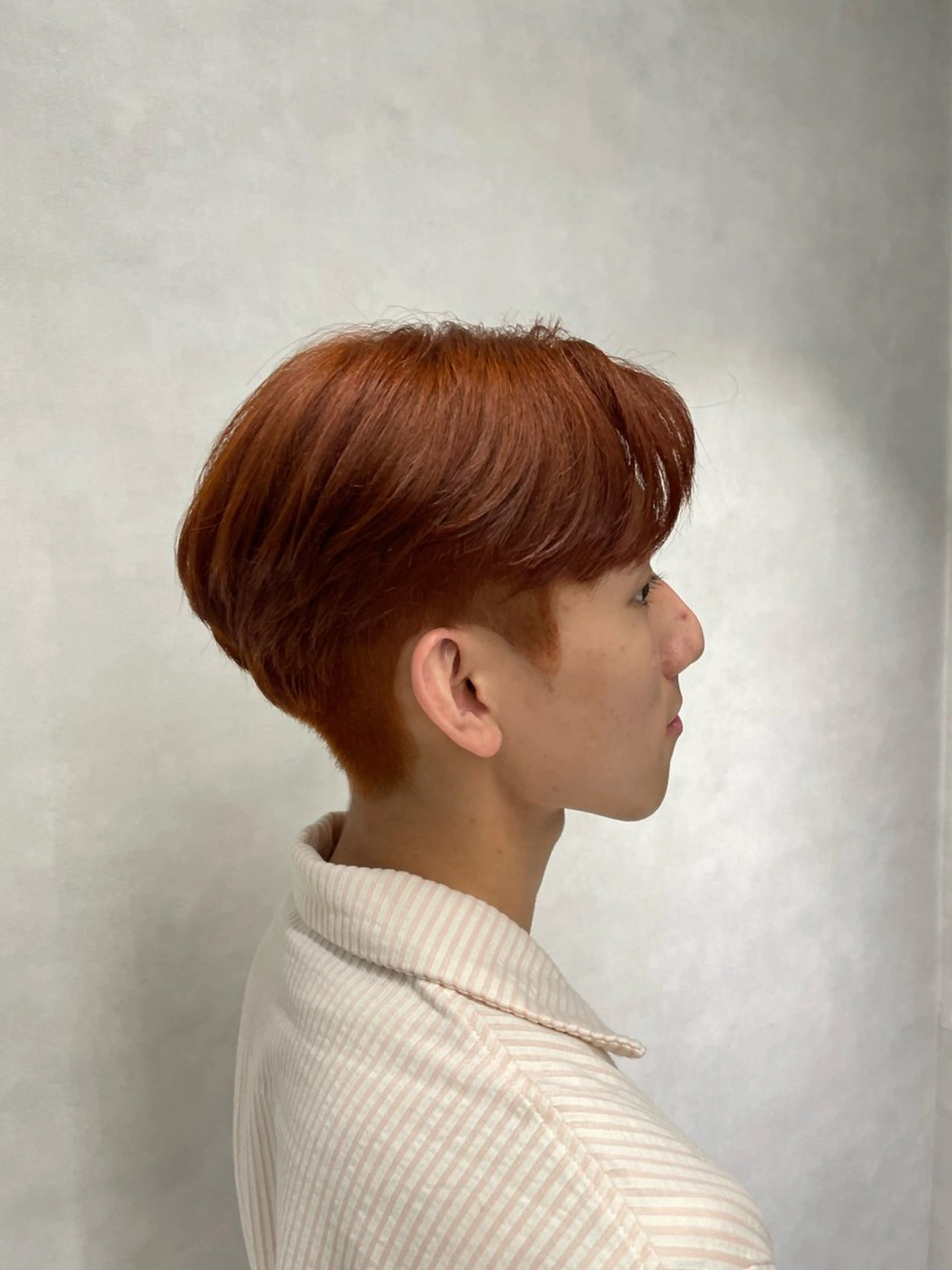 カラー ブリーチ ダブルカラー ブリーチなしカラー オレンジ パツボブ/レイヤー 西梅田/かえで🎀のヘアスタイル