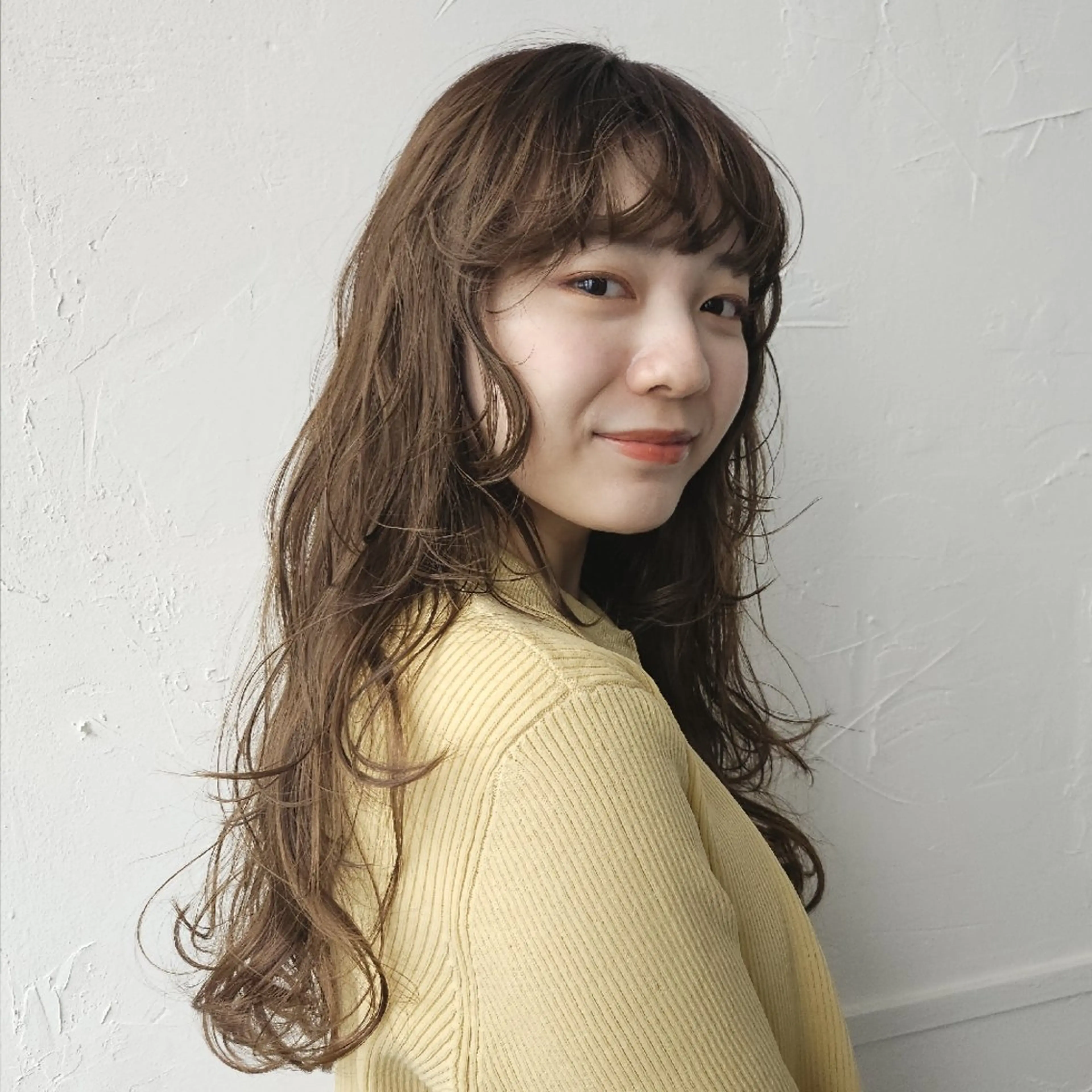 パーマ ロング けんもつ すずかのヘアスタイル
