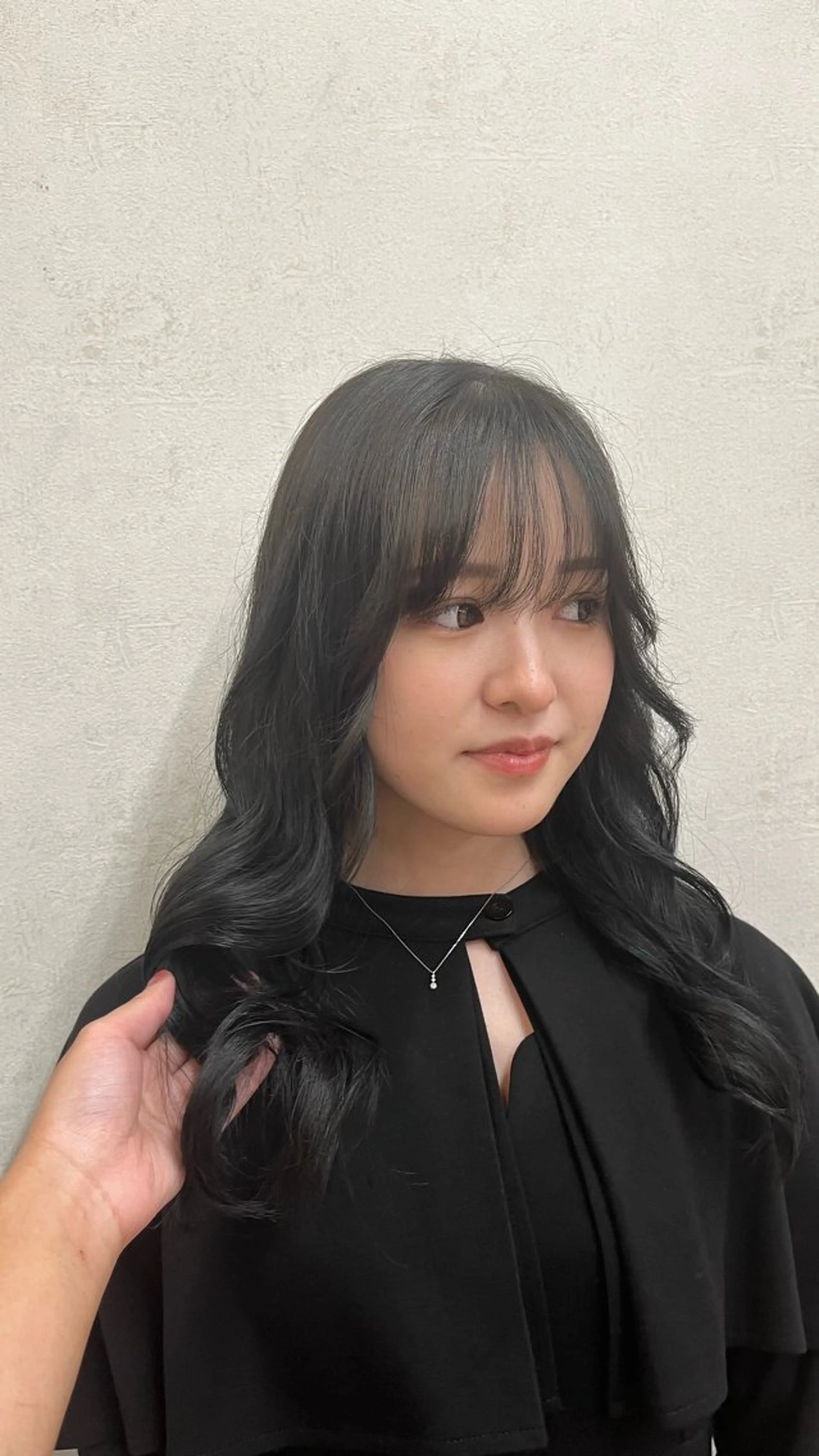 ロング 𝑴𝑰𝑨🎀赤髪 /ピンク/髪質改善のヘアスタイル