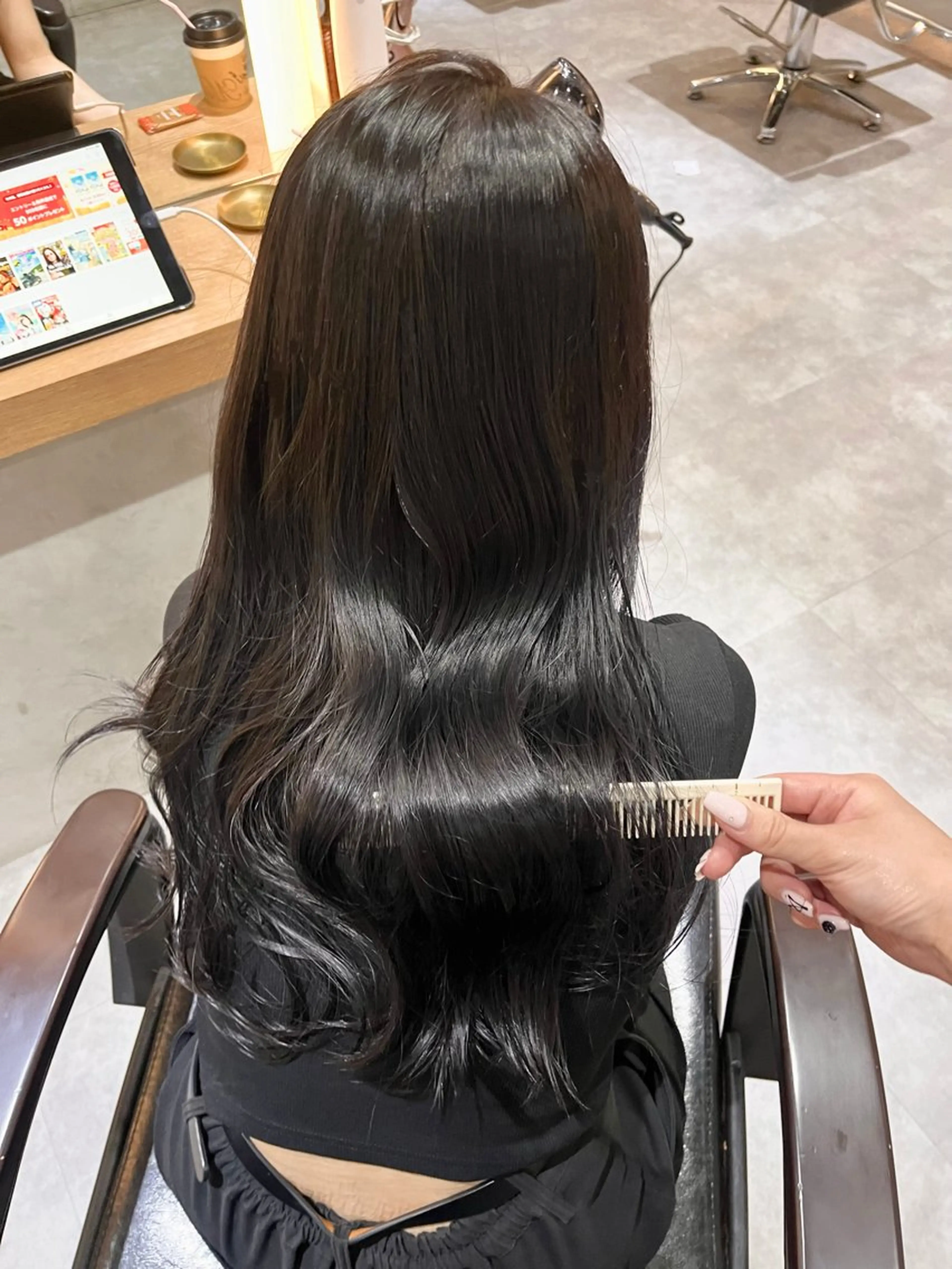 カラー ロングカット/ うる艶カラー/ユイのヘアスタイル