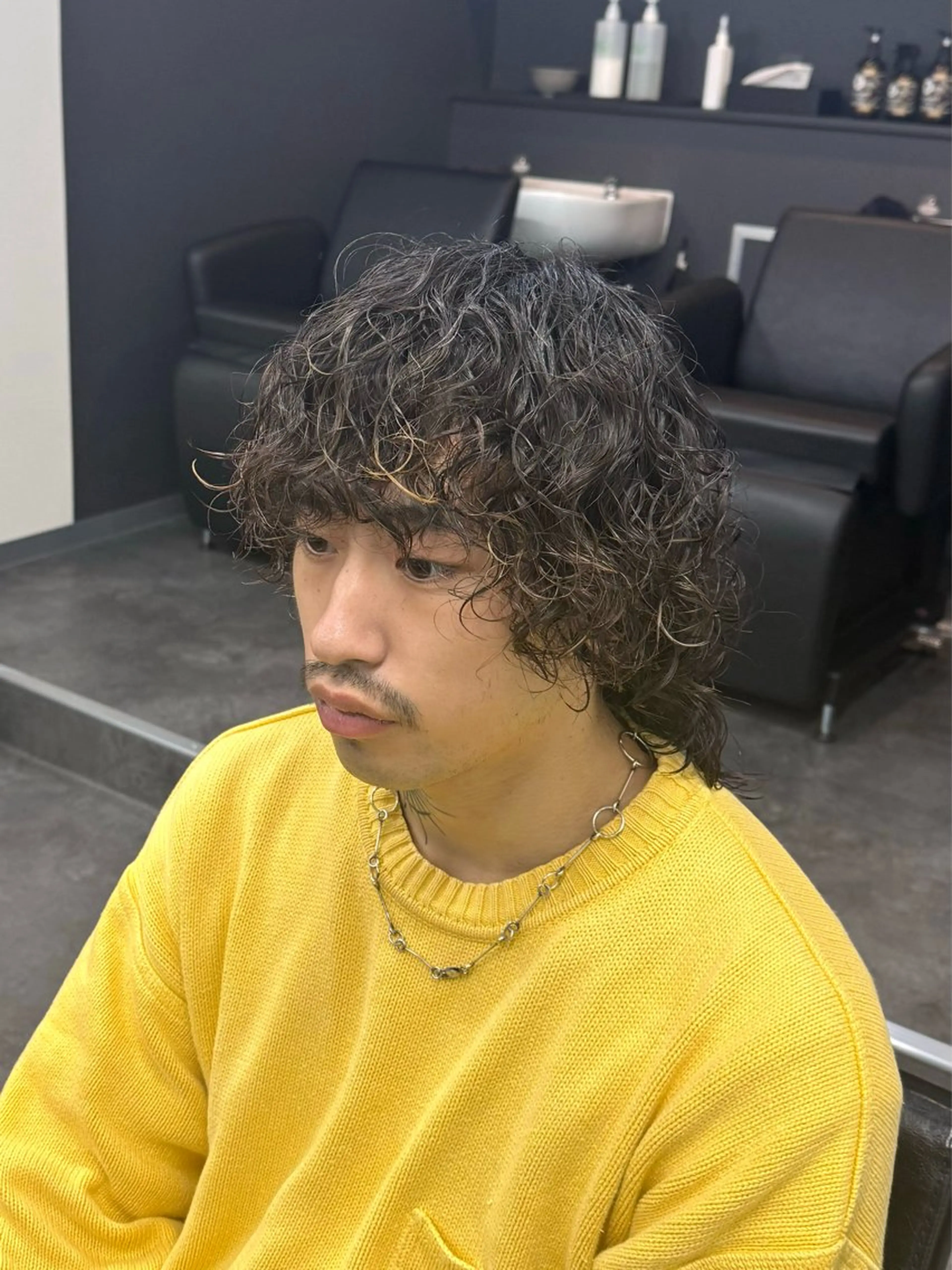 ミディアム パーマ メンズ ミディアムパーマ メンズパーマ プードルパーマ メンズウルフカット ウルフカット 柏メンズカットパーマ NO.1タイチのヘアスタイル