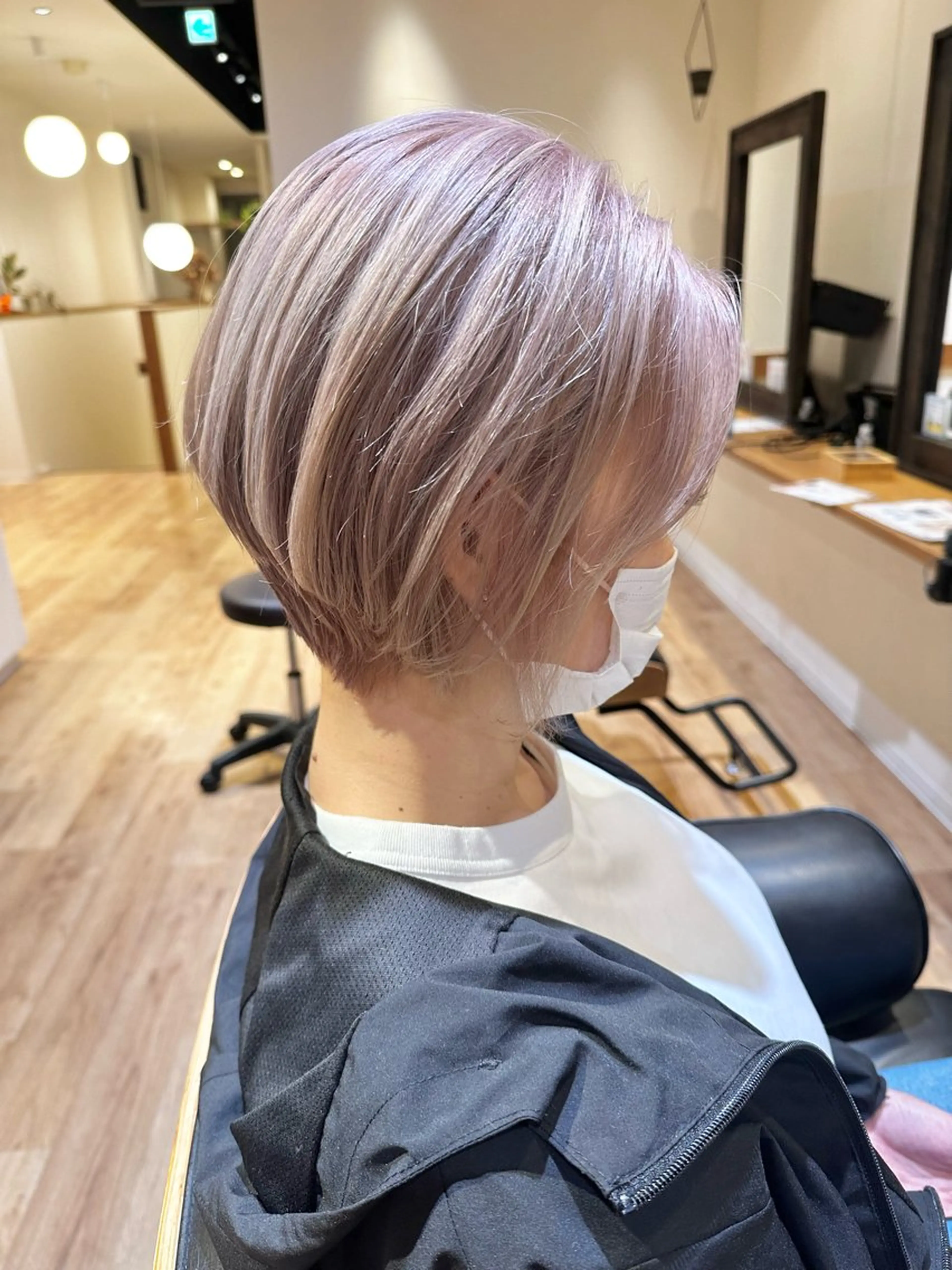 カラー ブリーチ Lantana 未南海のヘアスタイル