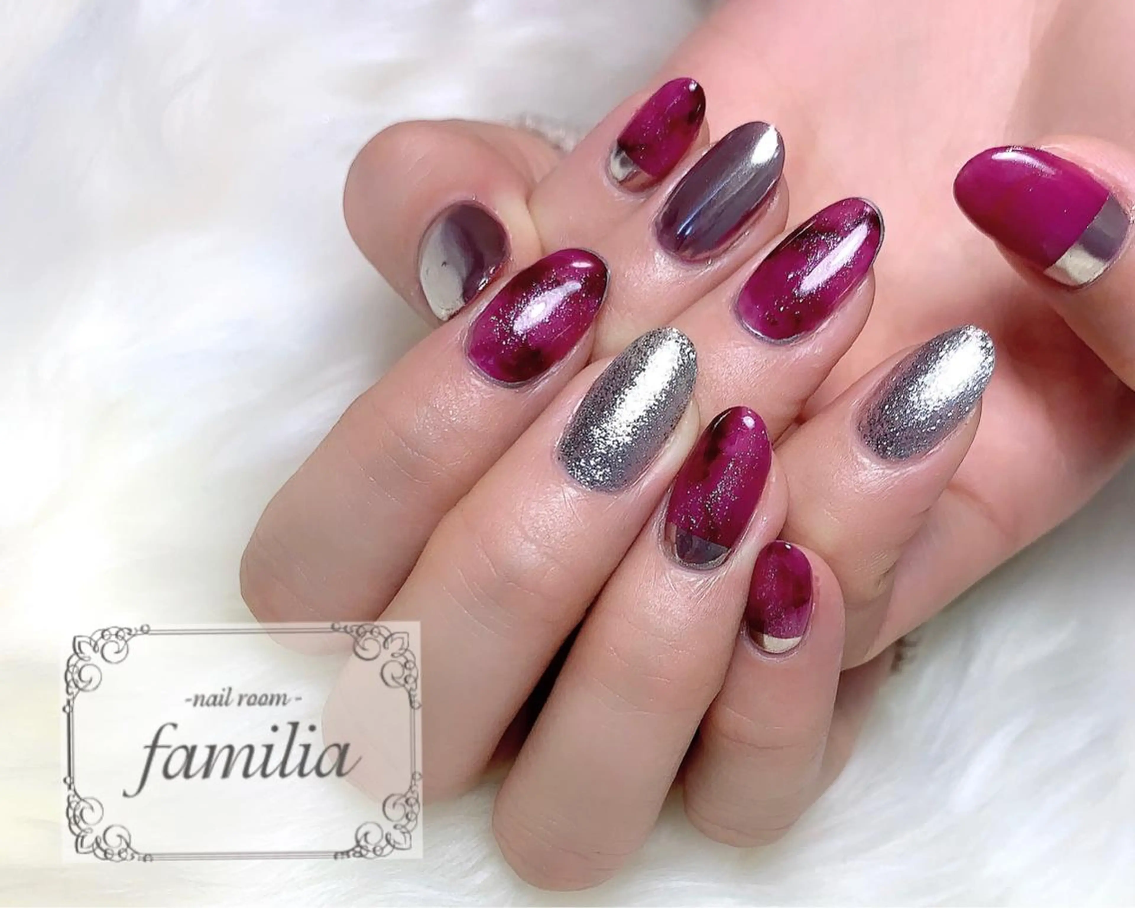 ネイル べっ甲ネイル ミラーネイル 赤色 ハンドネイル -nailroom- familiaのネイルデザイン