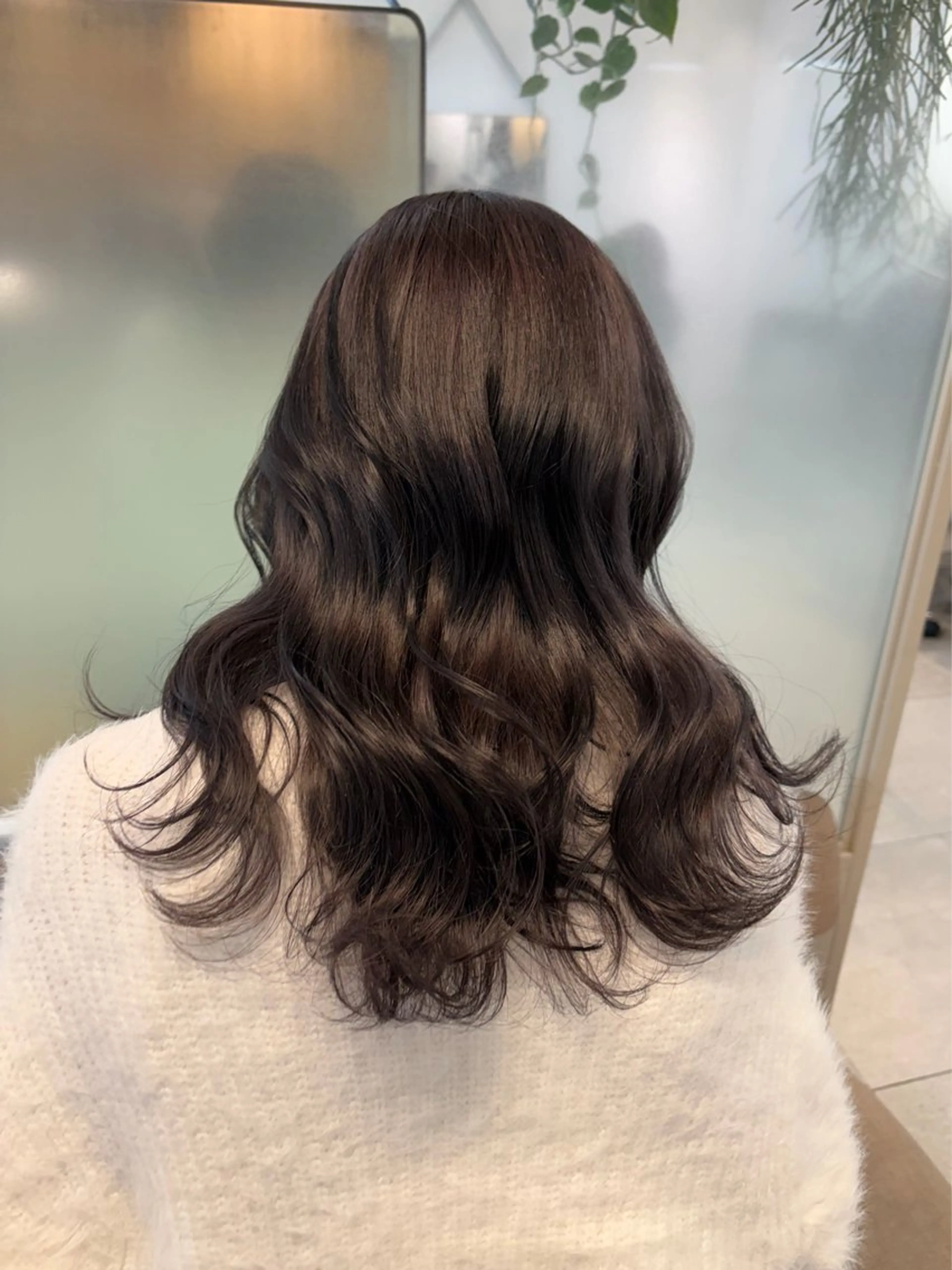 セミロング カラー ミルクティー× グレージュMOMOのヘアスタイル