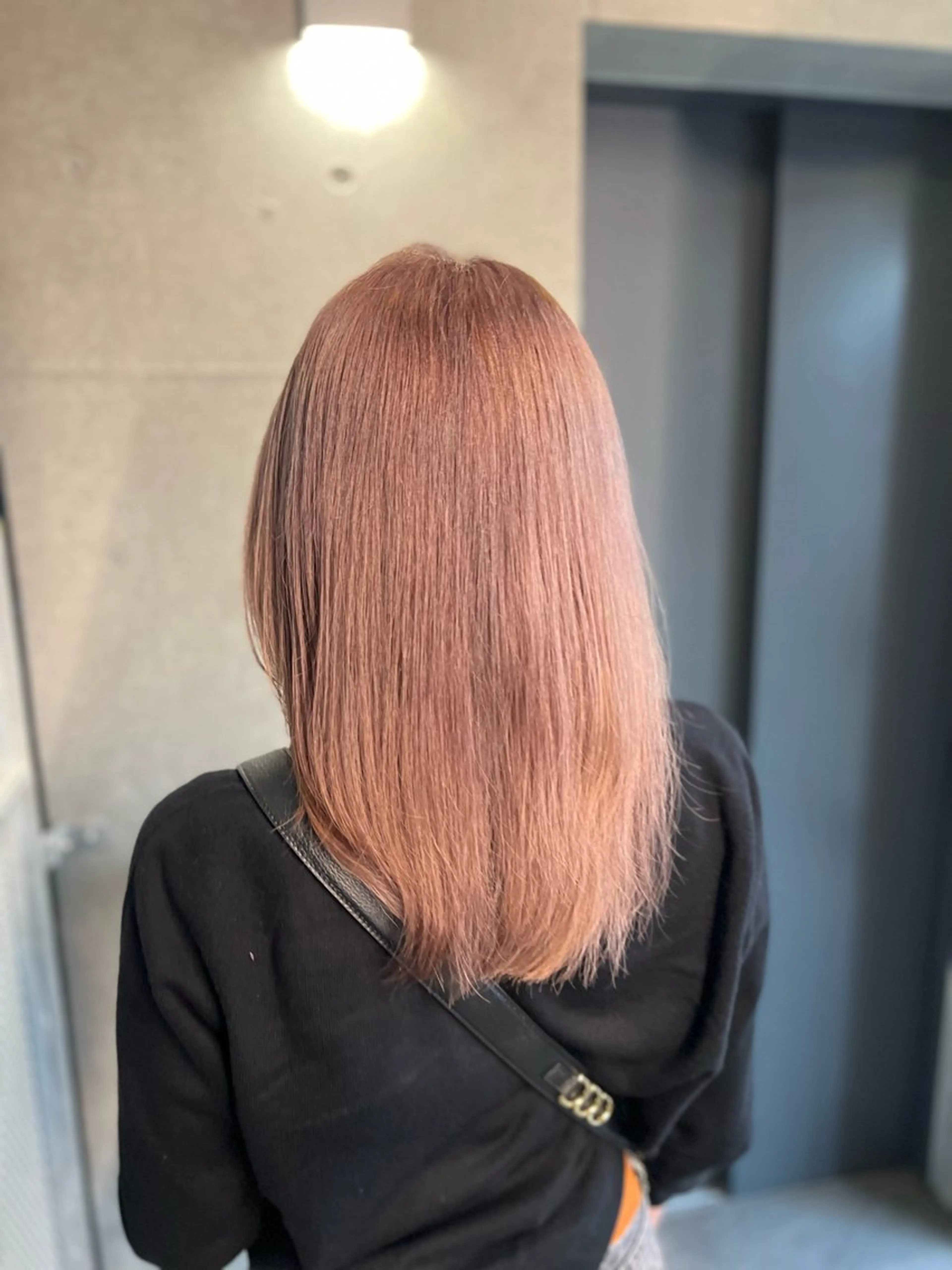 ミディアム カラー ブリーチ グレージュ ハイトーンカラー ラベンダーカラー ラベンダーピンク ヘアカラー 吉野 瑳桜のヘアスタイル