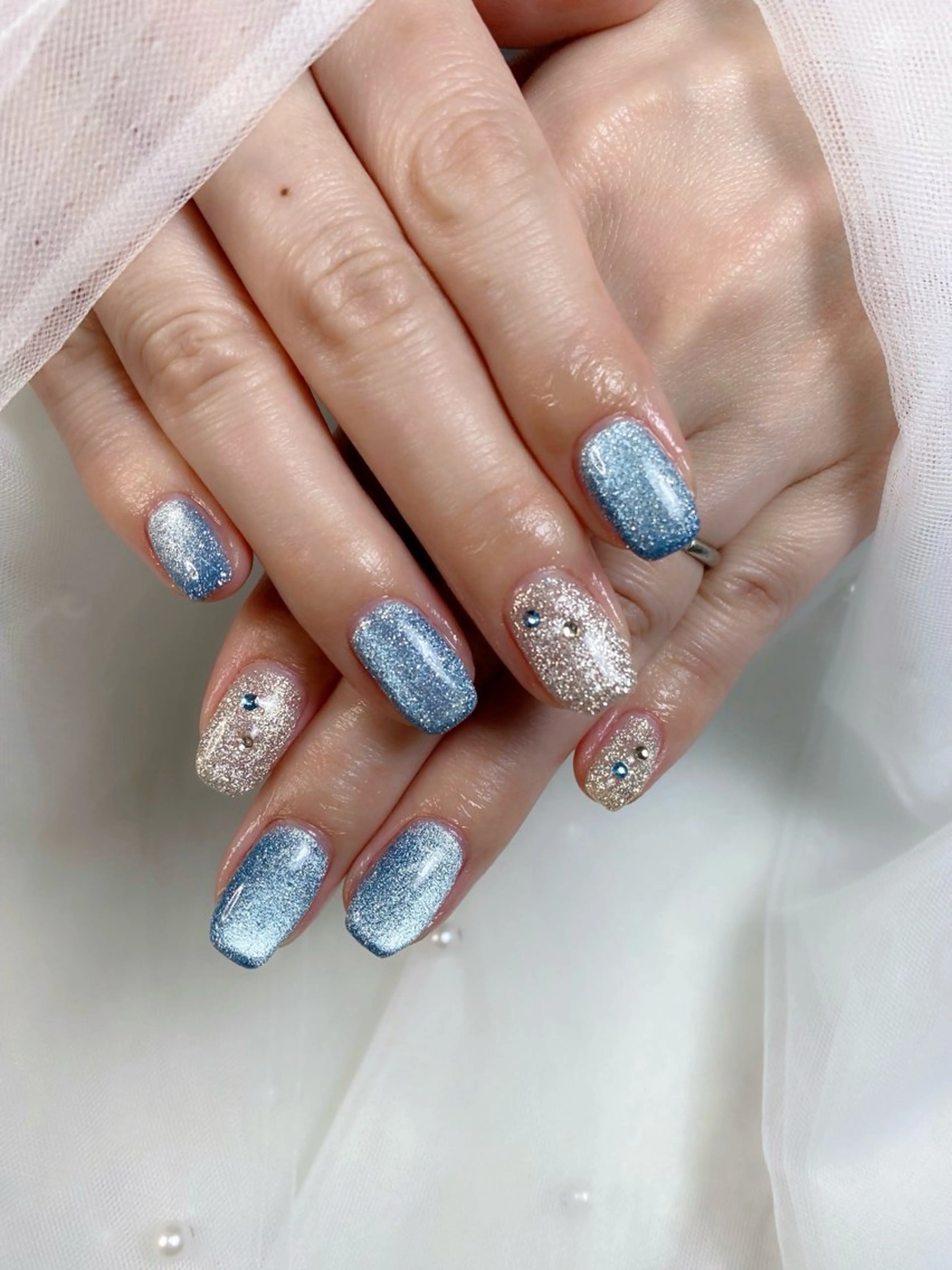 ネイル ブルー キラキラネイル マグネットネイル オフィスネイル シンプルネイル ハンドネイル iro+ nailのネイルデザイン