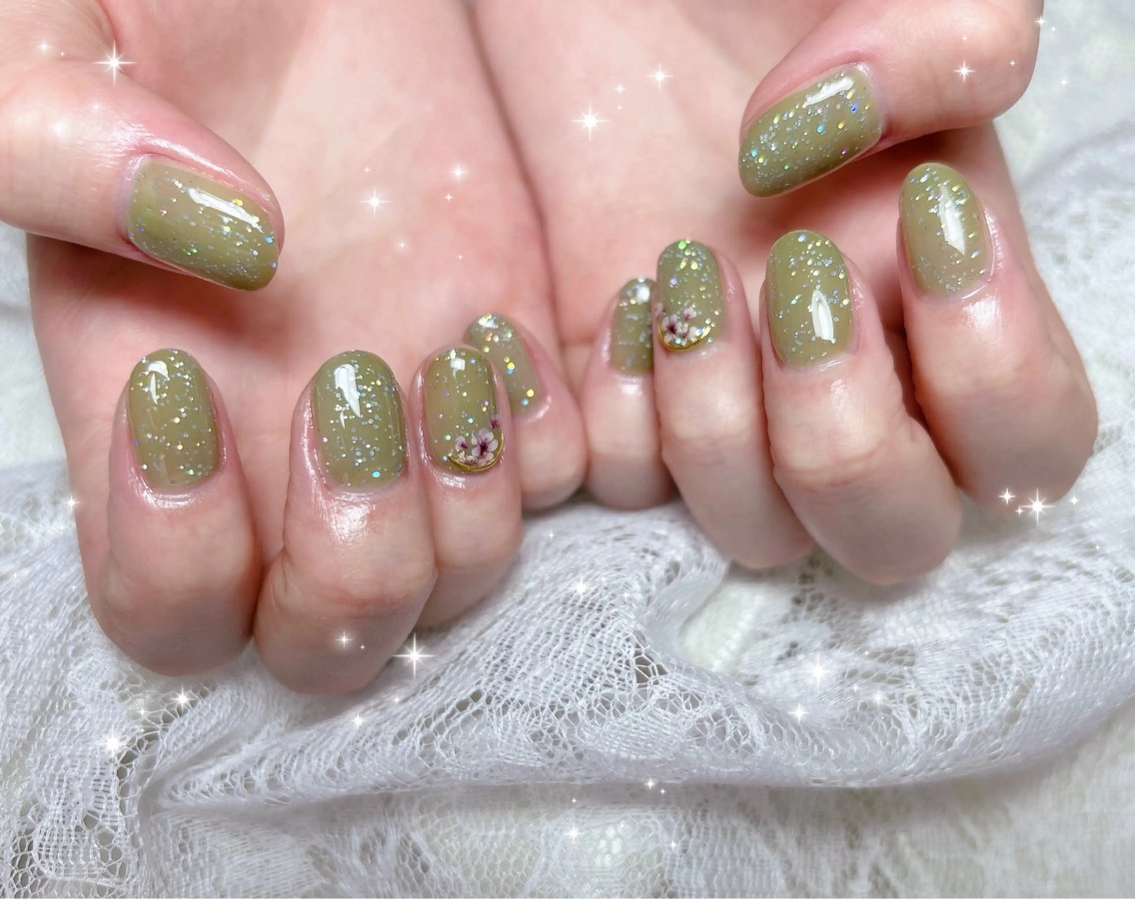 ネイル グリーン キラキラネイル ハンドネイル FLARE NAIL フレアネイルのネイルデザイン