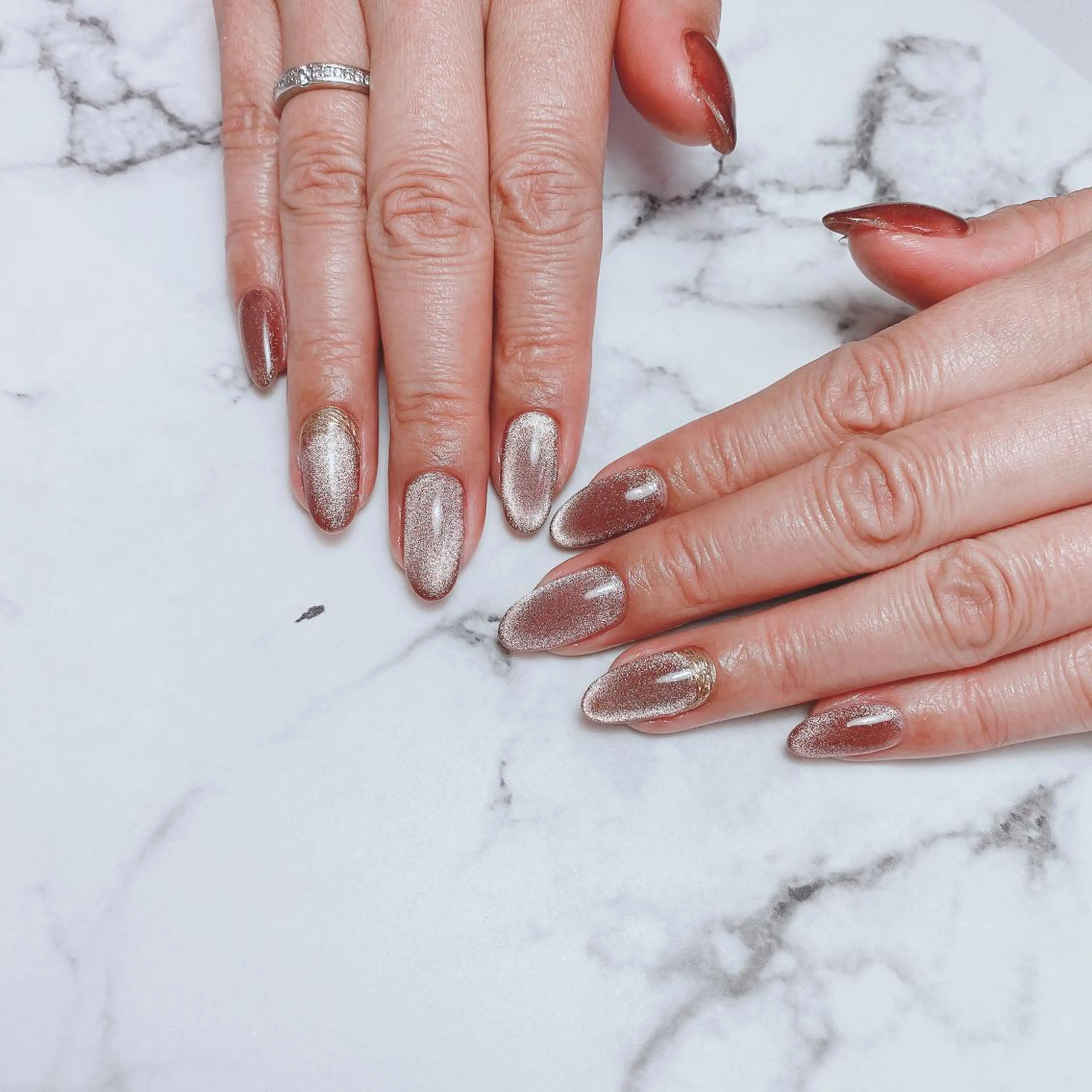 セミロング ネイル マグネットネイル 石原 夕華のネイルデザイン