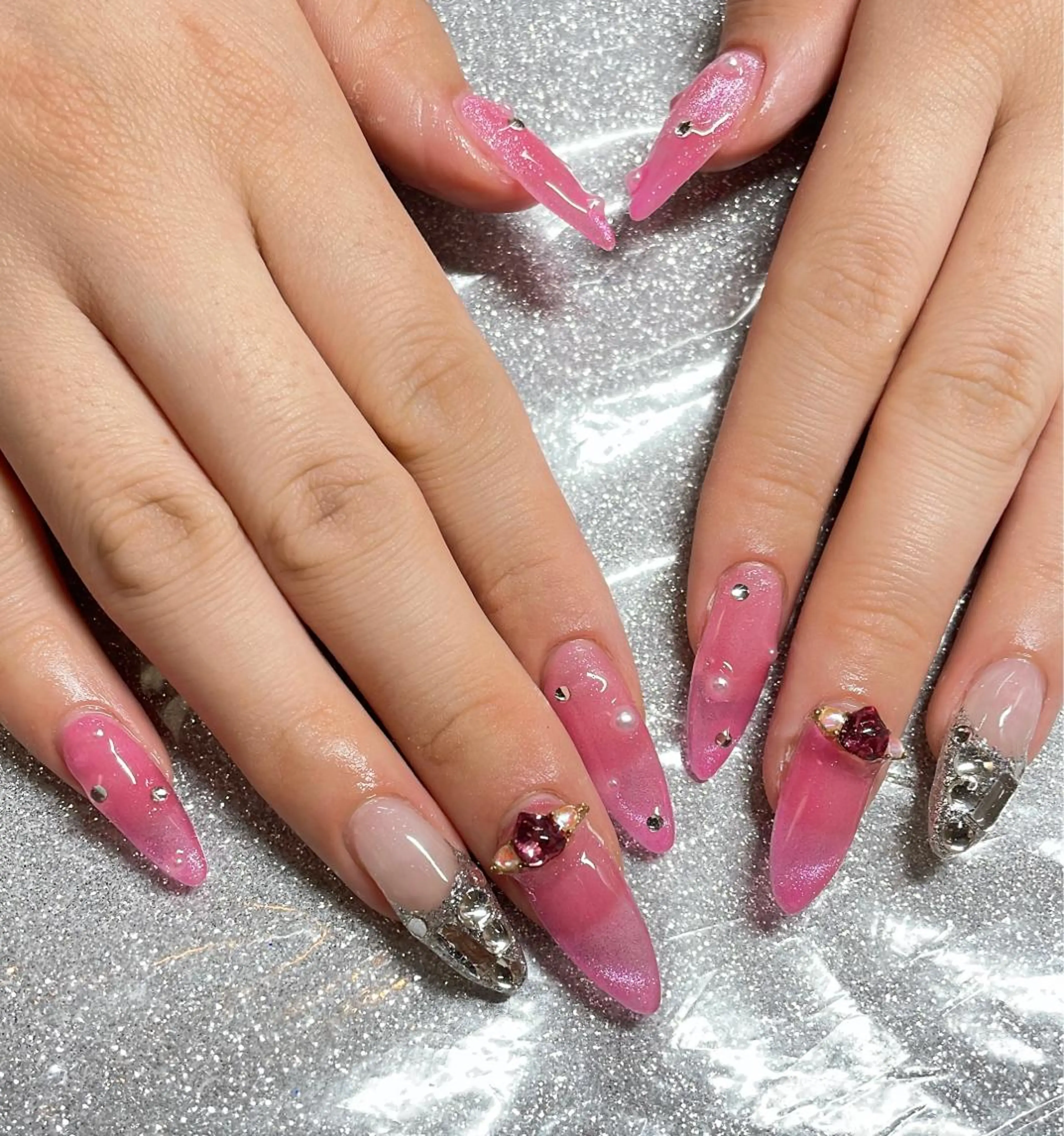 ネイル ハンドネイル VIERU 🌈🎀💖のネイルデザイン