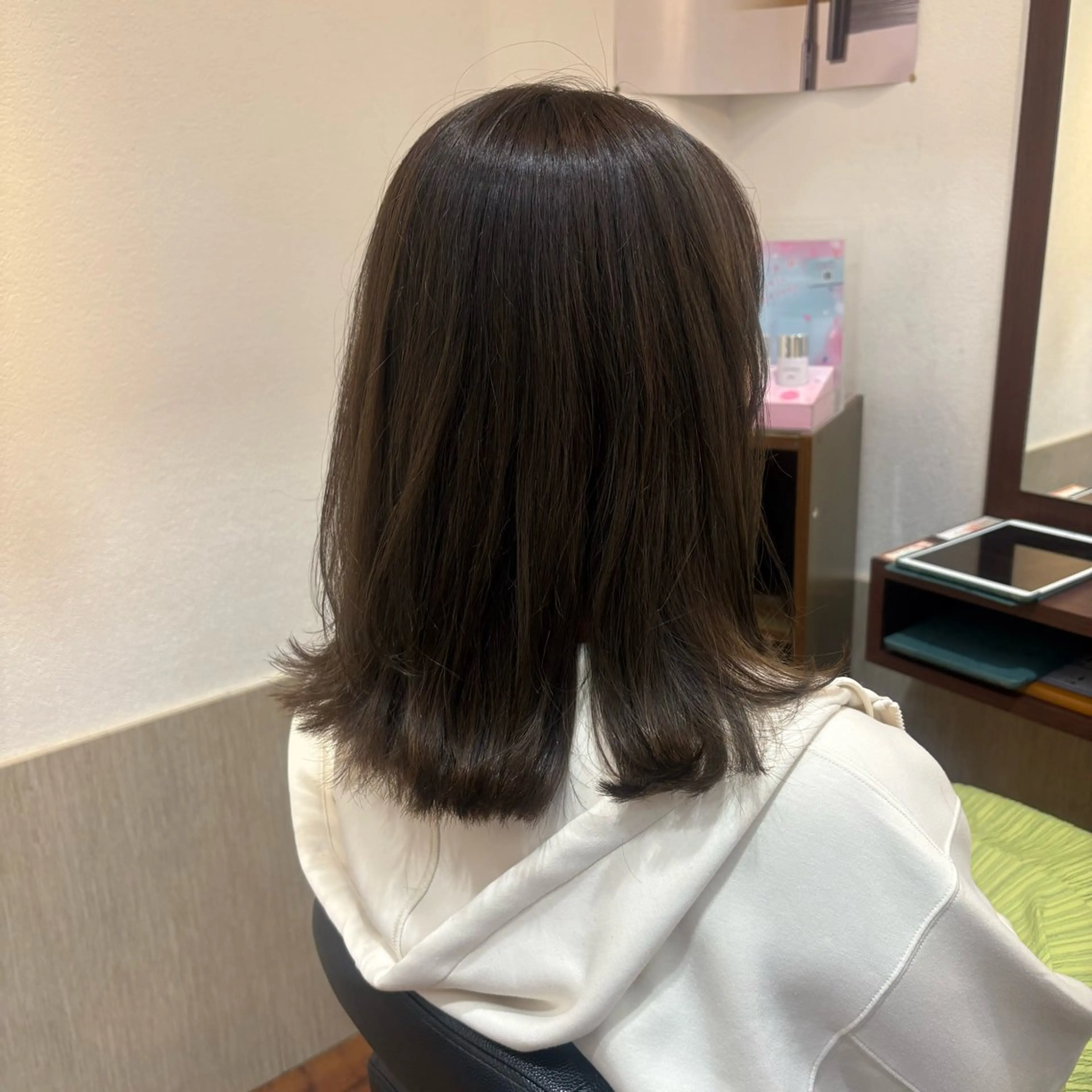 セミロング 髪質改善カラー 縮毛矯正🤍辻桃加のヘアスタイル