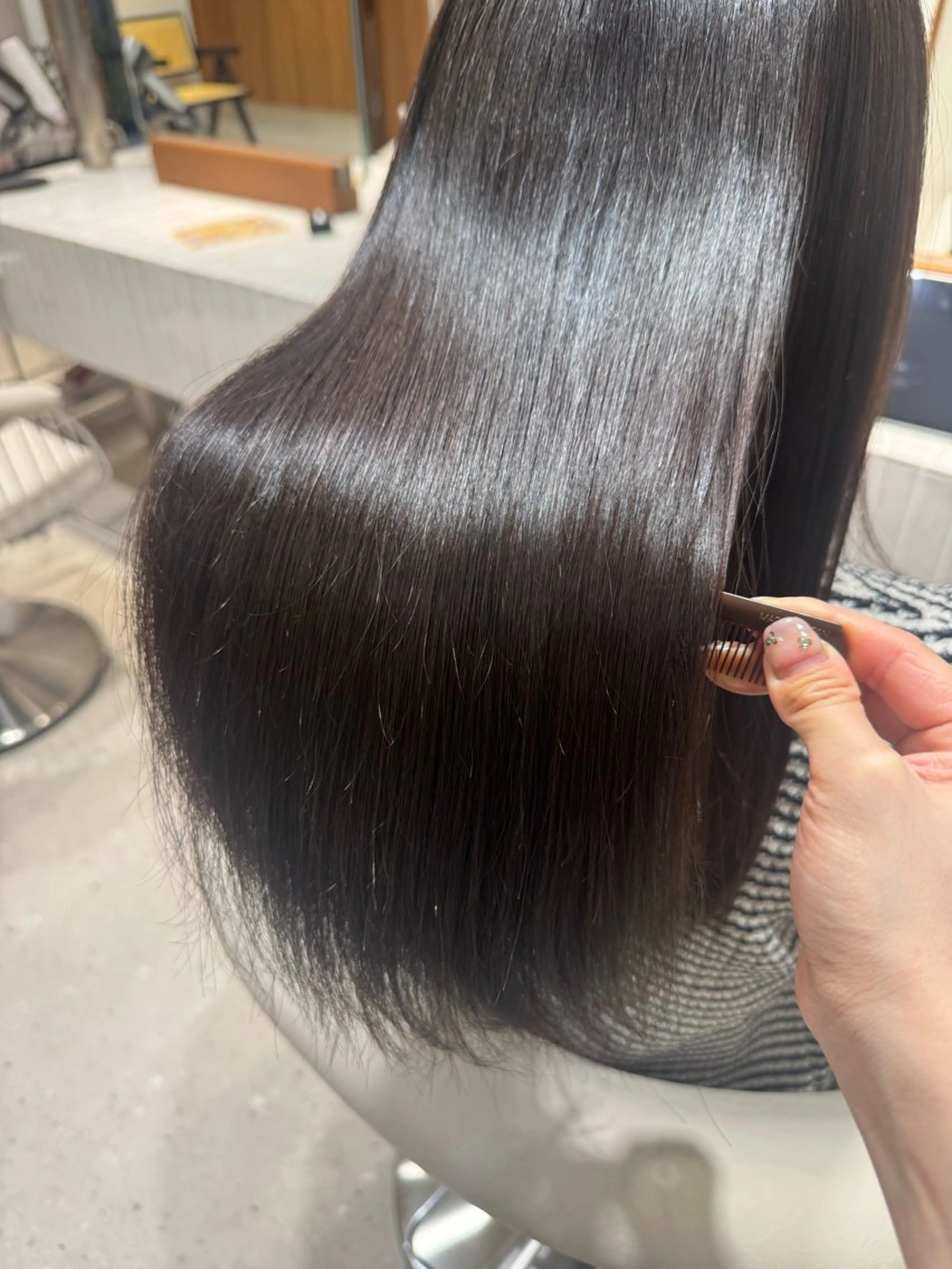 縮毛矯正 Ence 銀座所属・透明感カラー／ 縮毛矯正／まりなのヘアスタイル