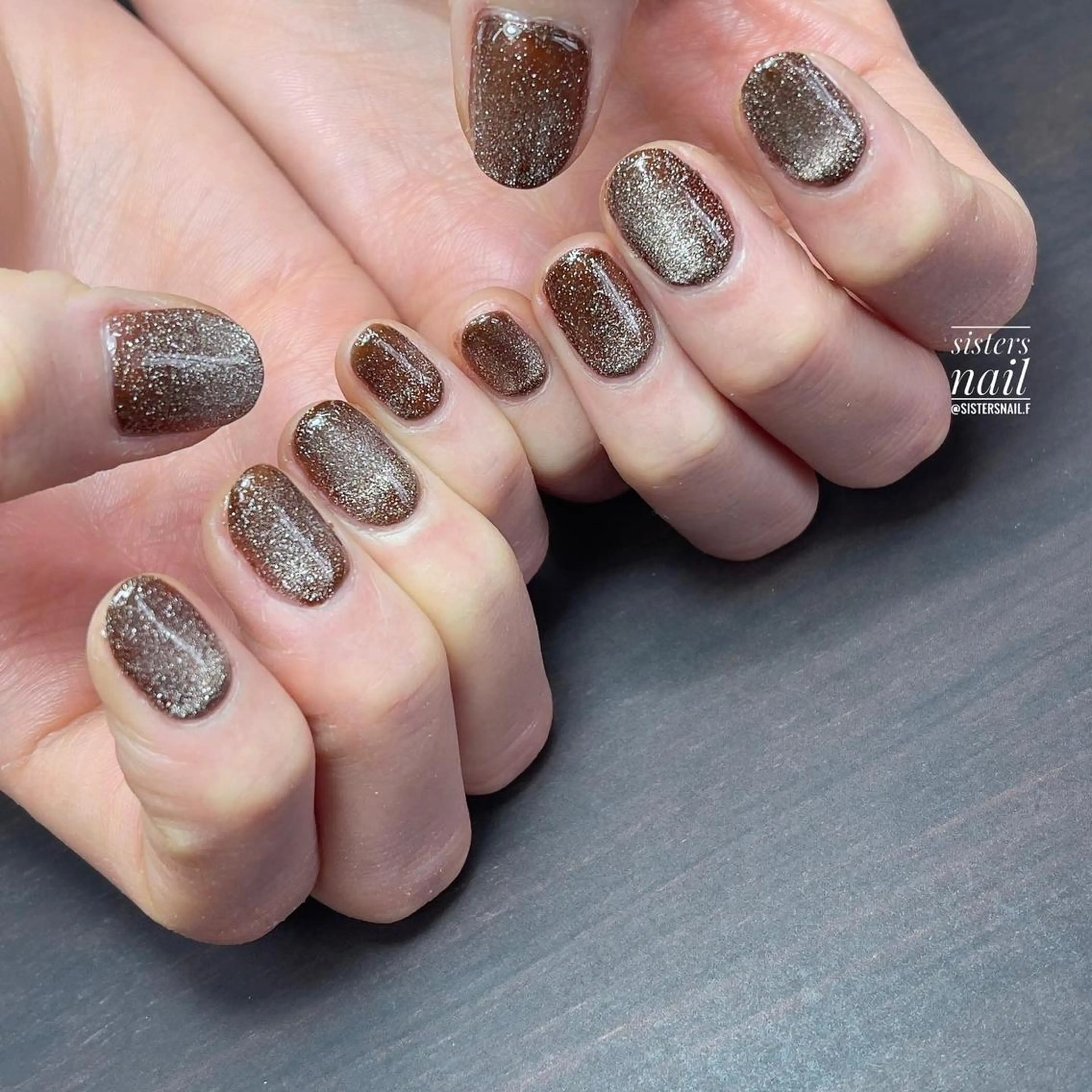 ネイル アートネイル ブラウン 入学式 卒業式 マグネットネイル sisters nail.fのネイルデザイン