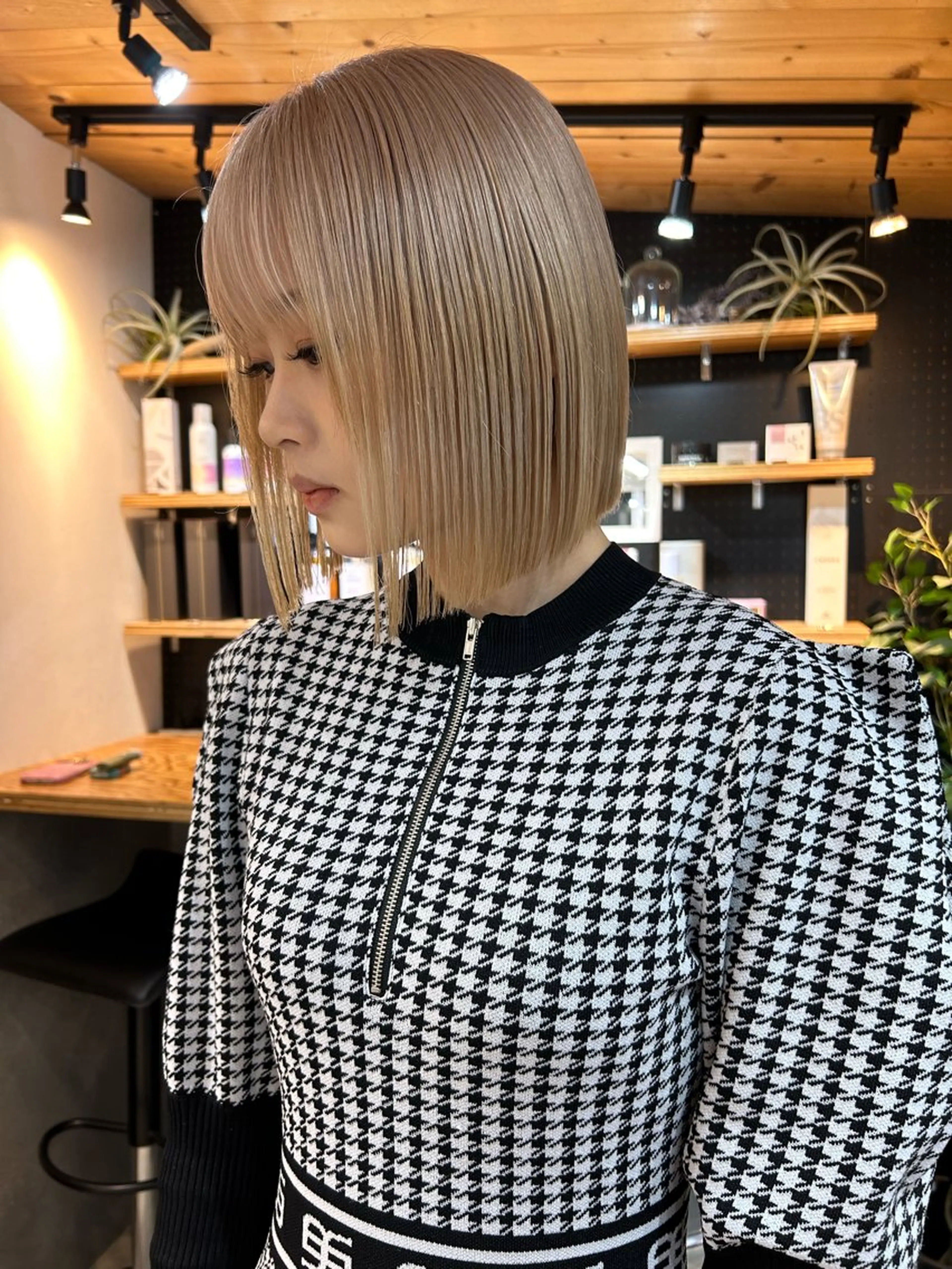 ミディアム カラー ハイトーンカラー ボブ カット ヘアカラー トリートメント 🧸艶々韓国ヘア 🧁mizunaのヘアスタイル